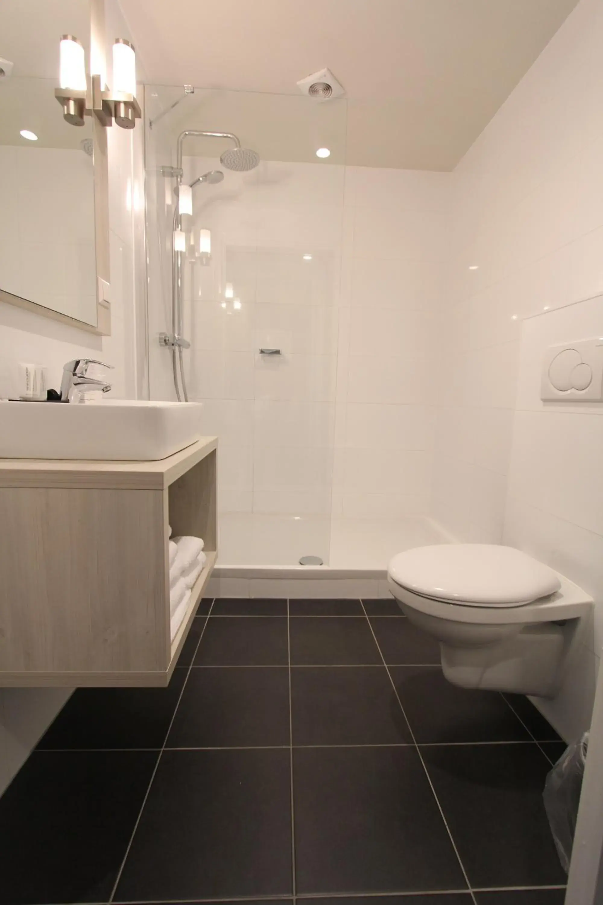 Classic Quadruple Room in Apple Inn Hotel Classic Quadruple Room in Apple Inn Hotel