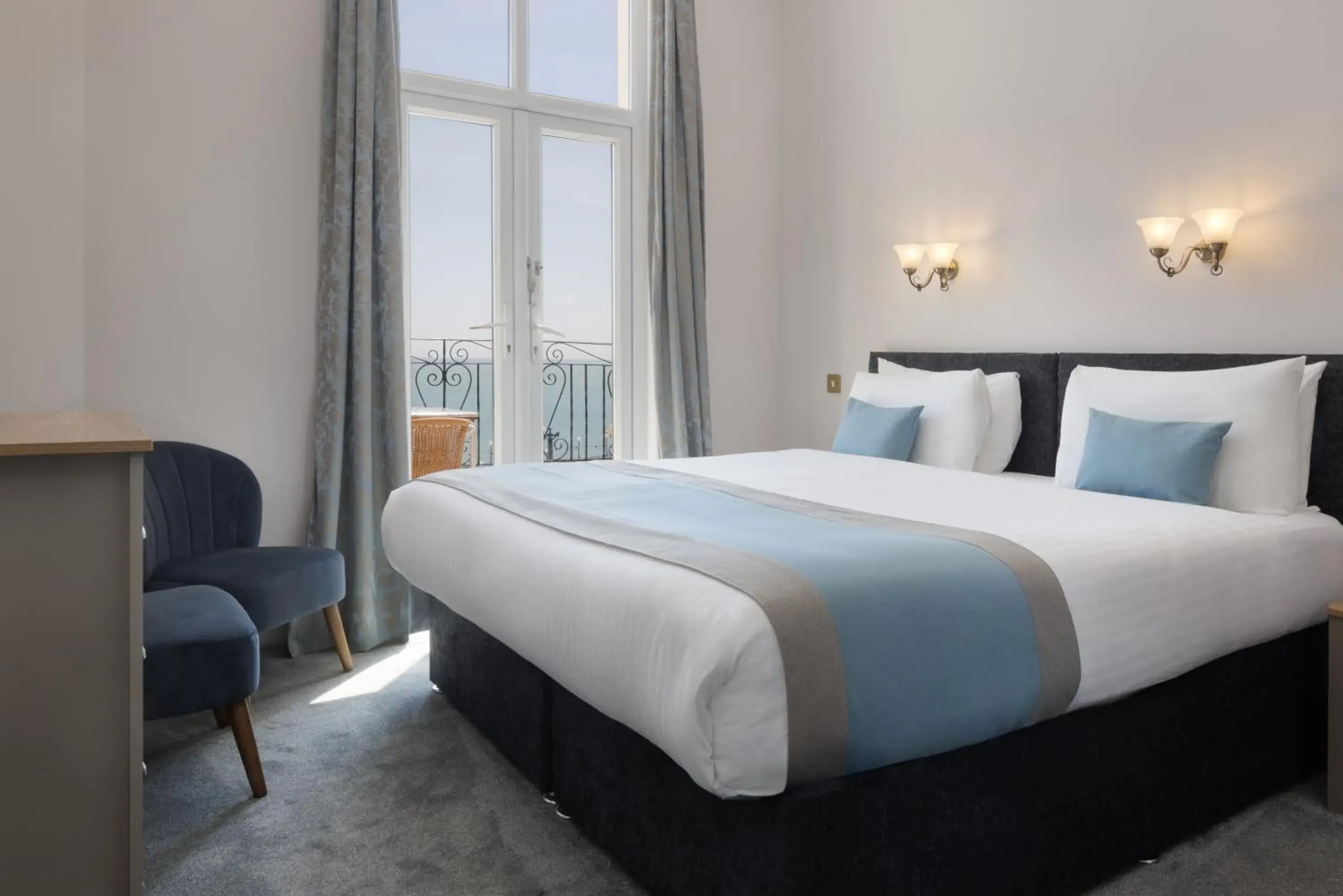 King Room with Shared Balcony in The Cumberland Hotel King Room with Shared Balcony in The Cumberland Hotel