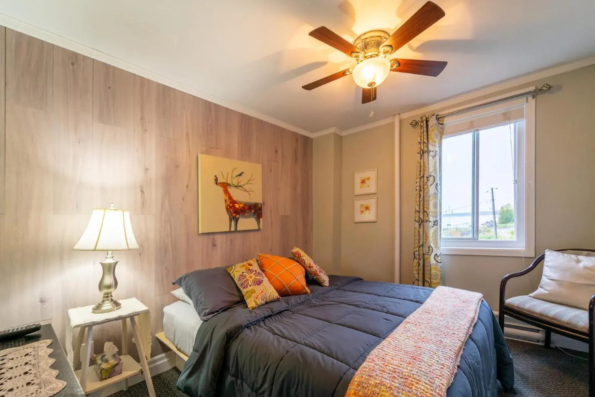 Queen Room with Sea View in Auberge de la rive de Charlevoix - Auberge de jeunesse familiale pour voyageurs de tous âges Queen Room with Sea View in Auberge de la rive de Charlevoix - Auberge de jeunesse familiale pour voyageurs de tous âges