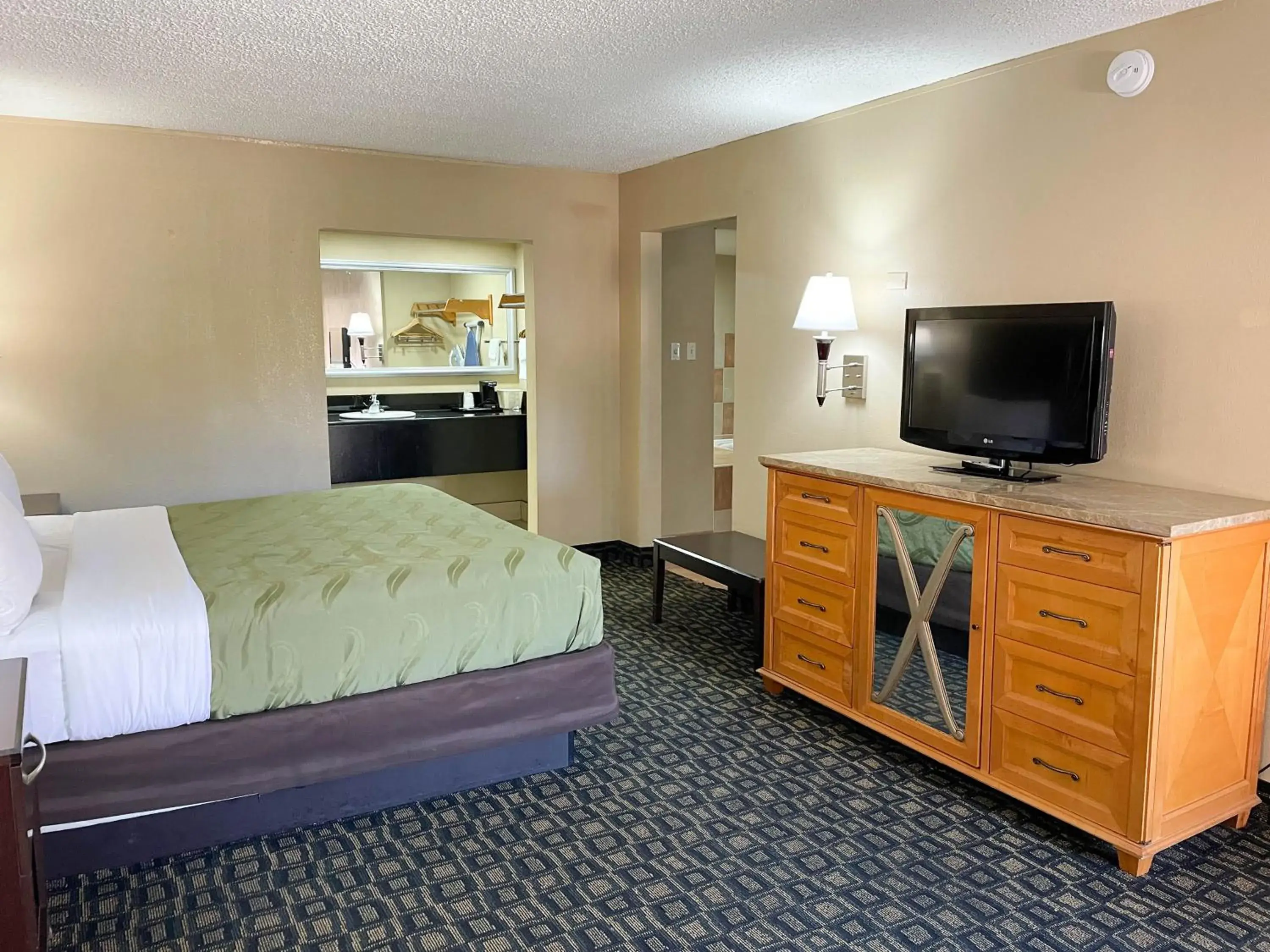 King Room with Roll-in Shower - Disability Access - Non-Smoking in Studio 6 Suites North Richland Hills TX King Room with Roll-in Shower - Disability Access - Non-Smoking in Studio 6 Suites North Richland Hills TX