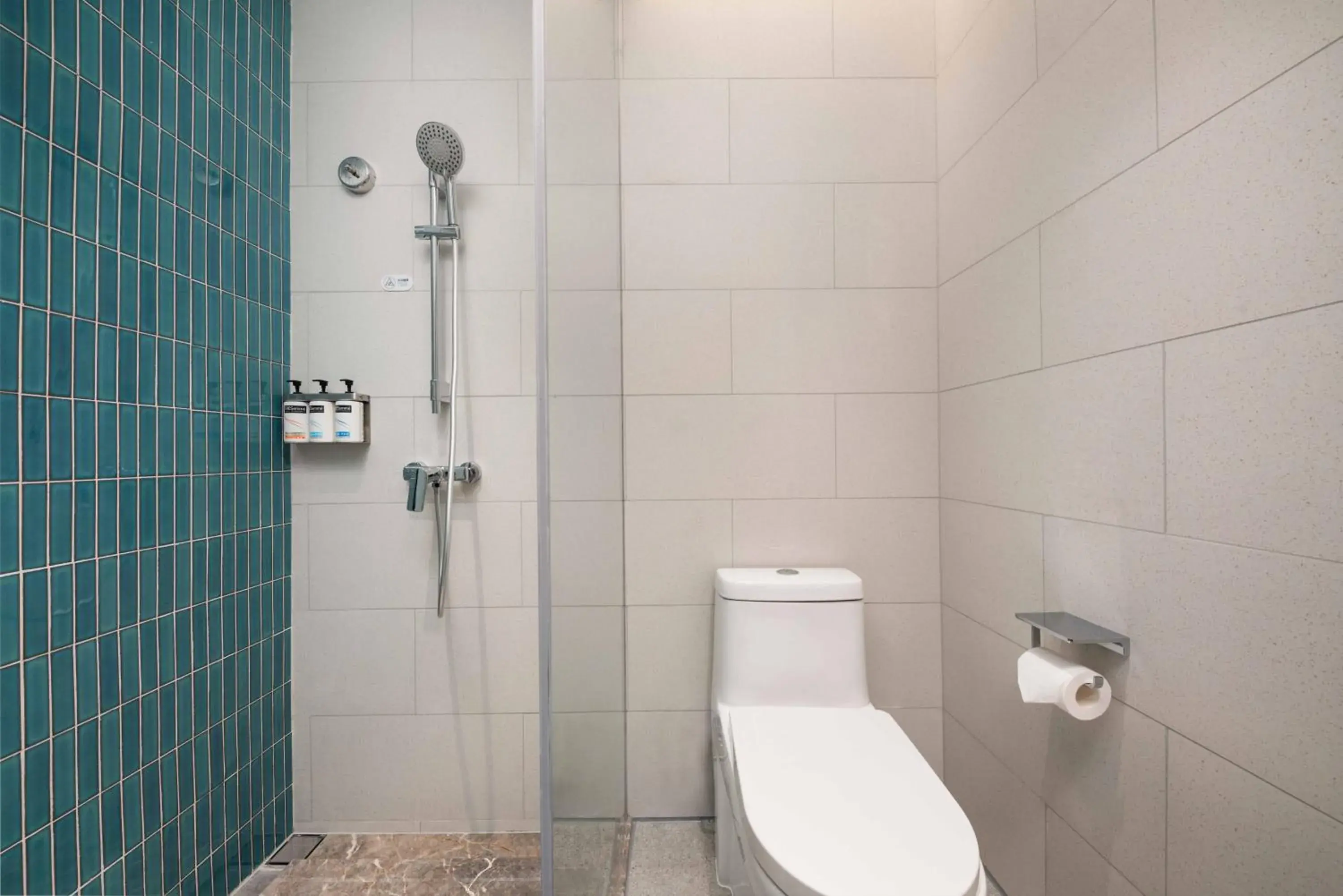 Standard King Room - Accessible in Holiday Inn Express Shanghai Hongqiao NECC by IHG Standard King Room - Accessible in Holiday Inn Express Shanghai Hongqiao NECC by IHG