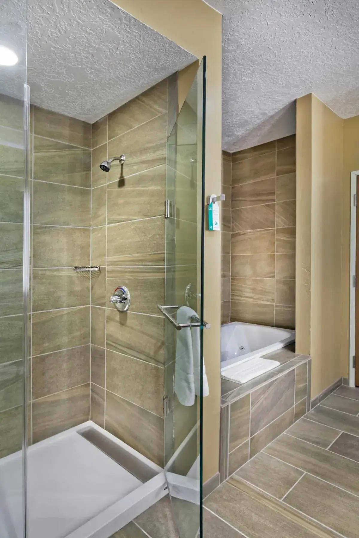 Deluxe Queen Room in Shoshone Rose Casino & Hotel Deluxe Queen Room in Shoshone Rose Casino & Hotel