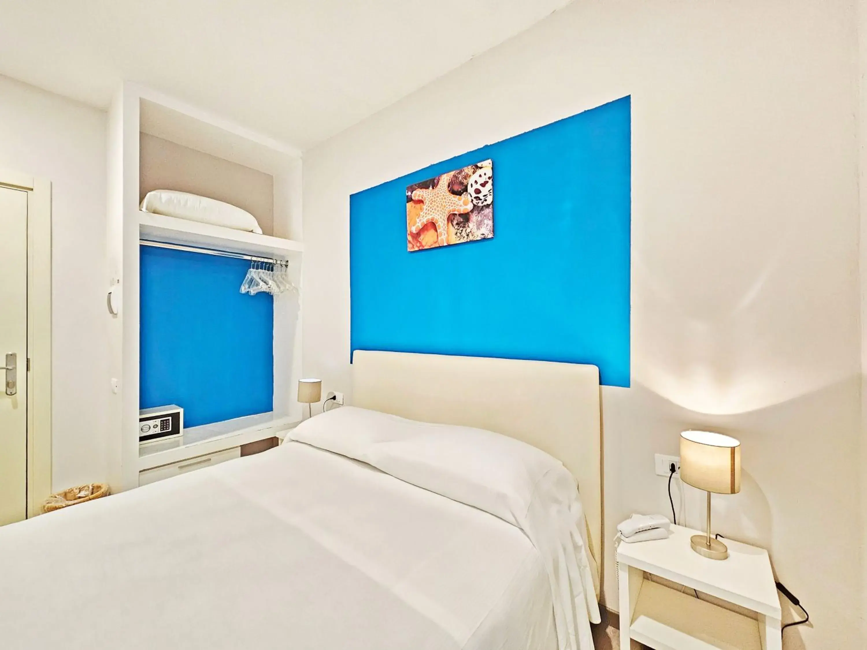 Economy Double or Twin Room in Hotel l'Approdo Economy Double or Twin Room in Hotel l'Approdo