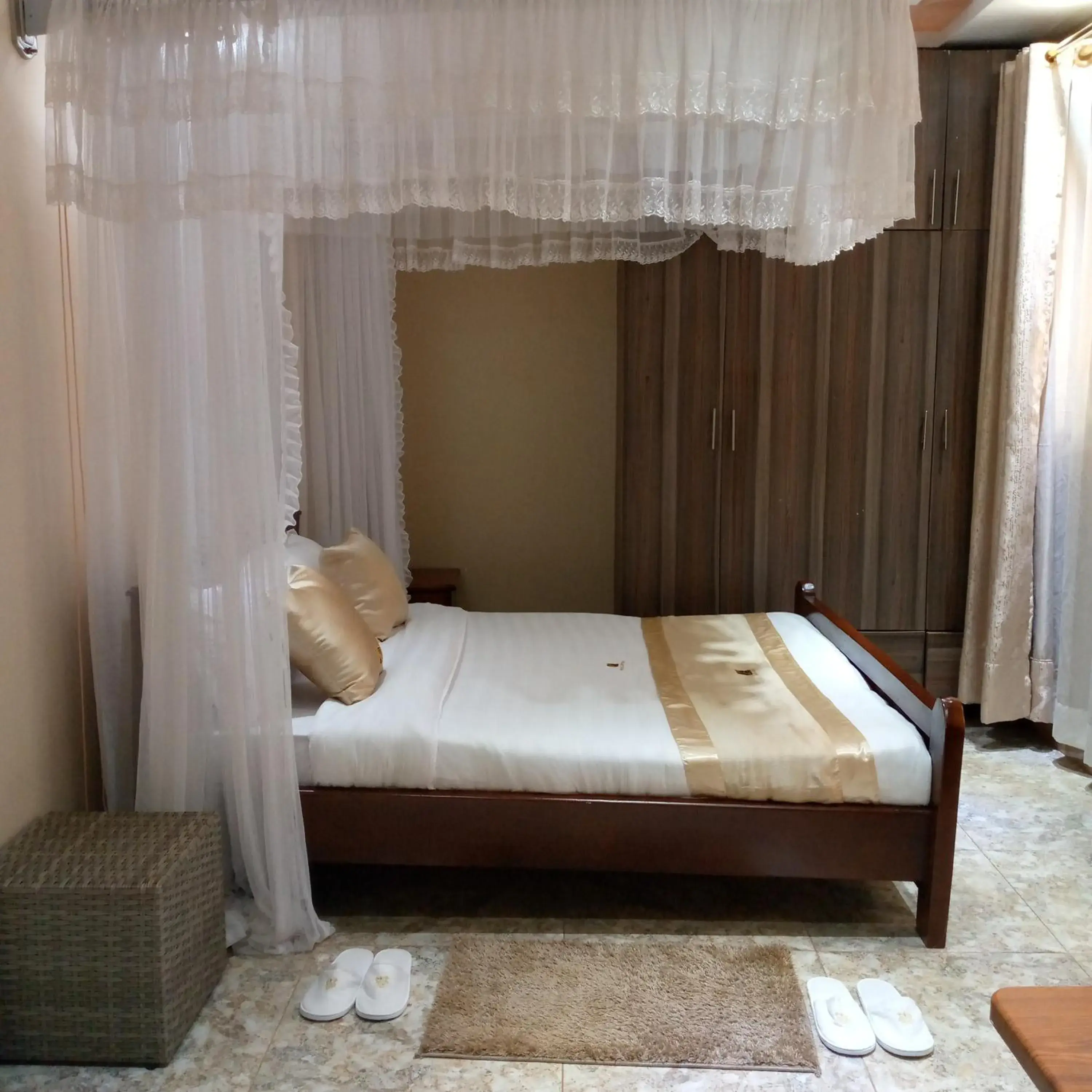 Single Room in HOTEL ZEPTAN Single Room in HOTEL ZEPTAN