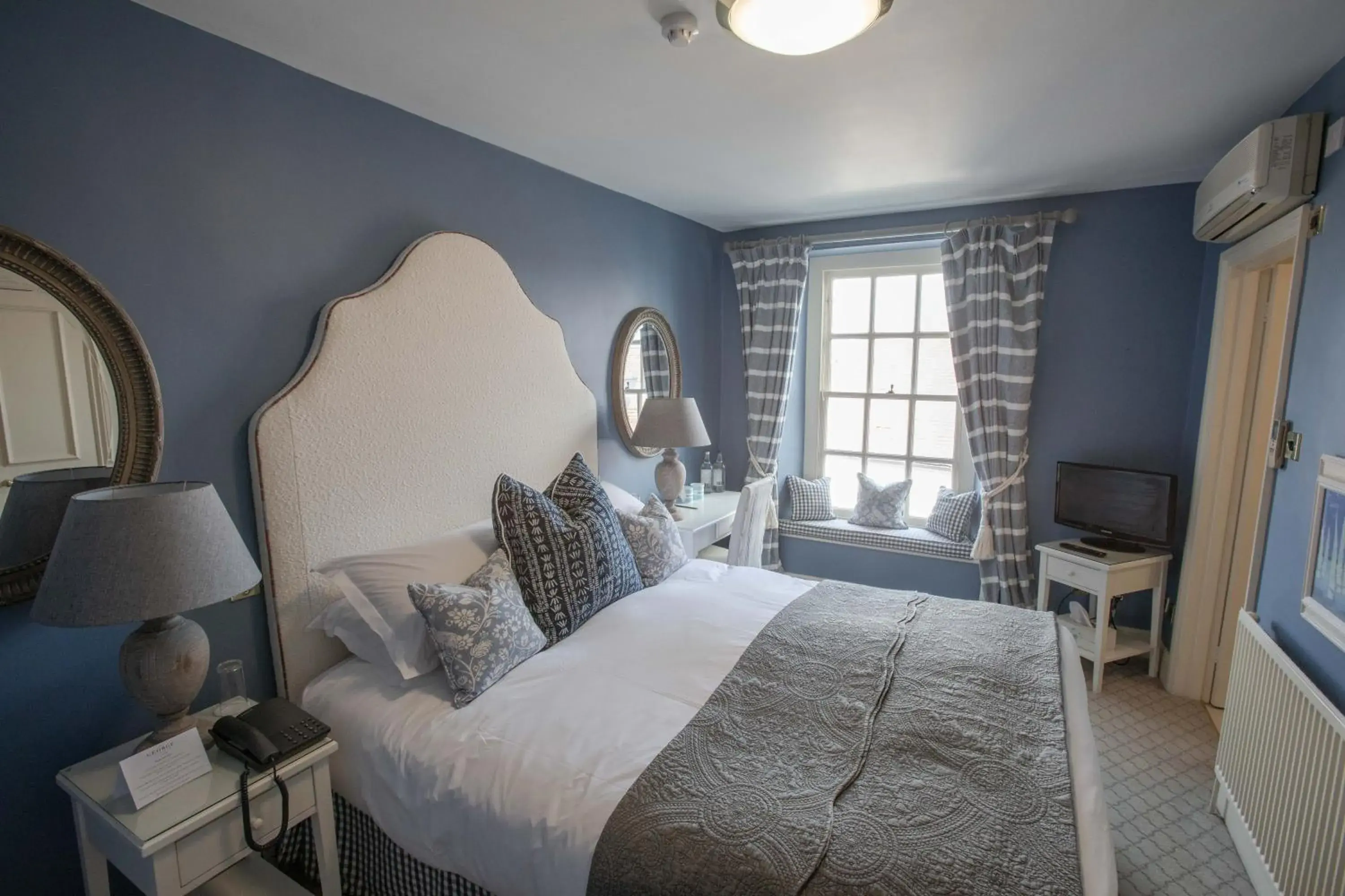 Cozy Cozy Room in The George Hotel and Beach Club Cozy Cozy Room in The George Hotel and Beach Club