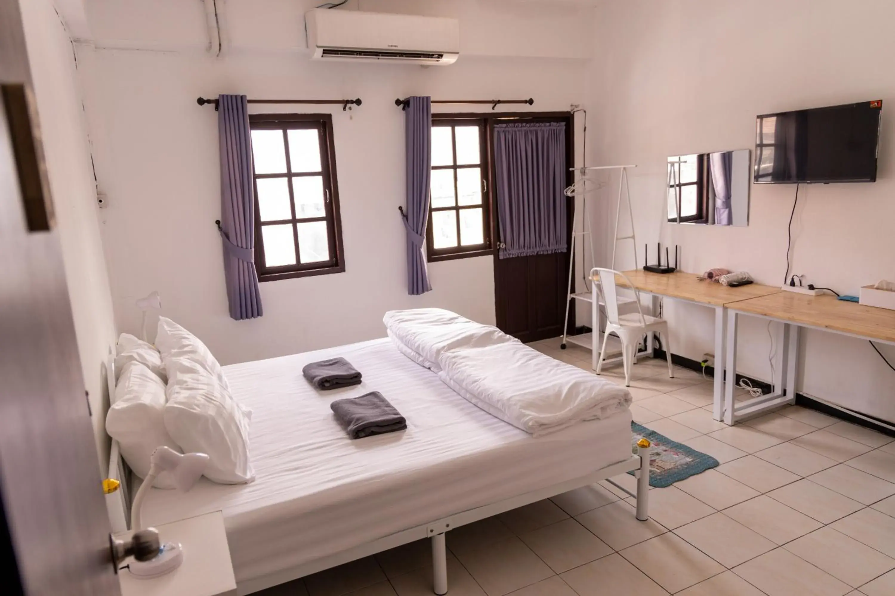 Double Room with Shared Bathroom in Jida Place Double Room with Shared Bathroom in Jida Place