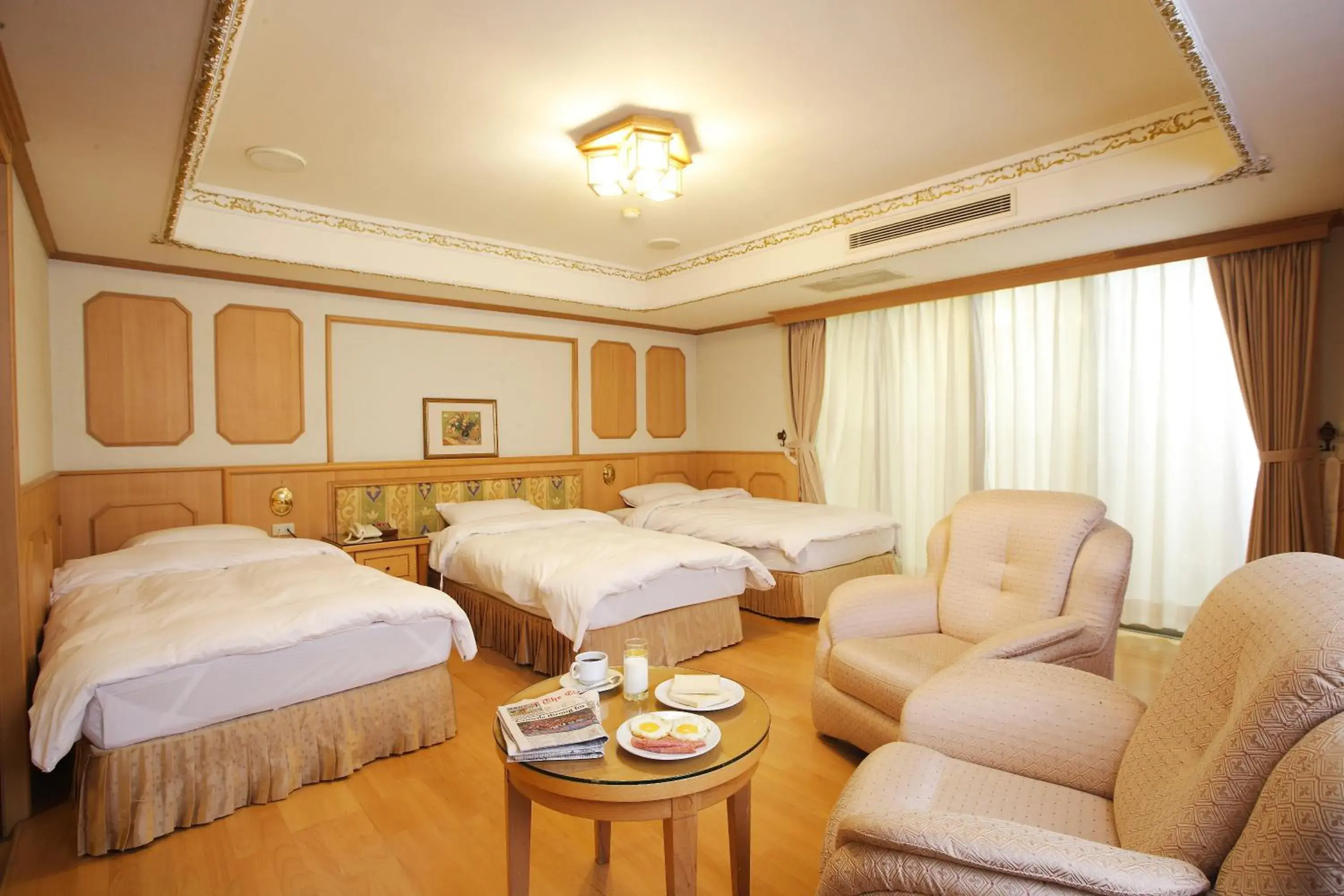 Deluxe Triple Room in Kingdom Hotel Deluxe Triple Room in Kingdom Hotel