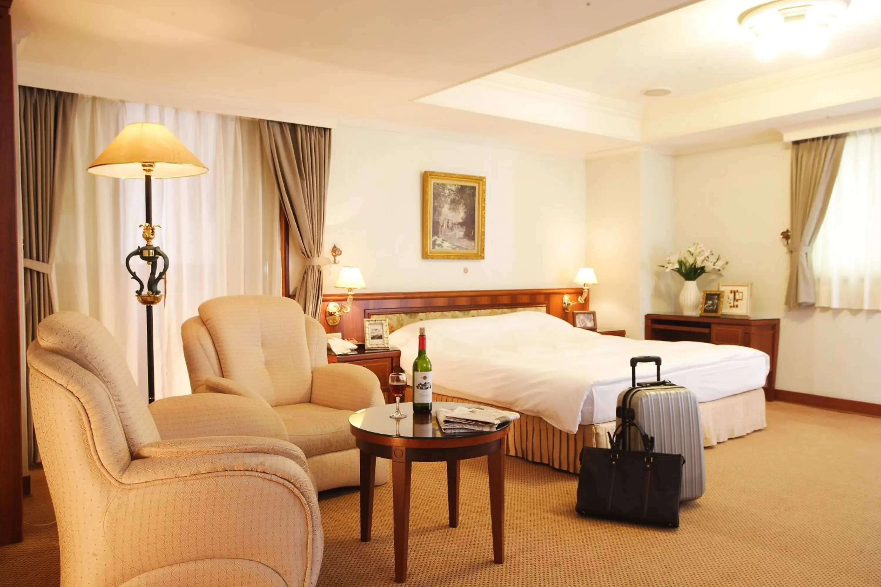 Deluxe Single Room with Balcony - single occupancy in Kingdom Hotel Deluxe Single Room with Balcony - single occupancy in Kingdom Hotel