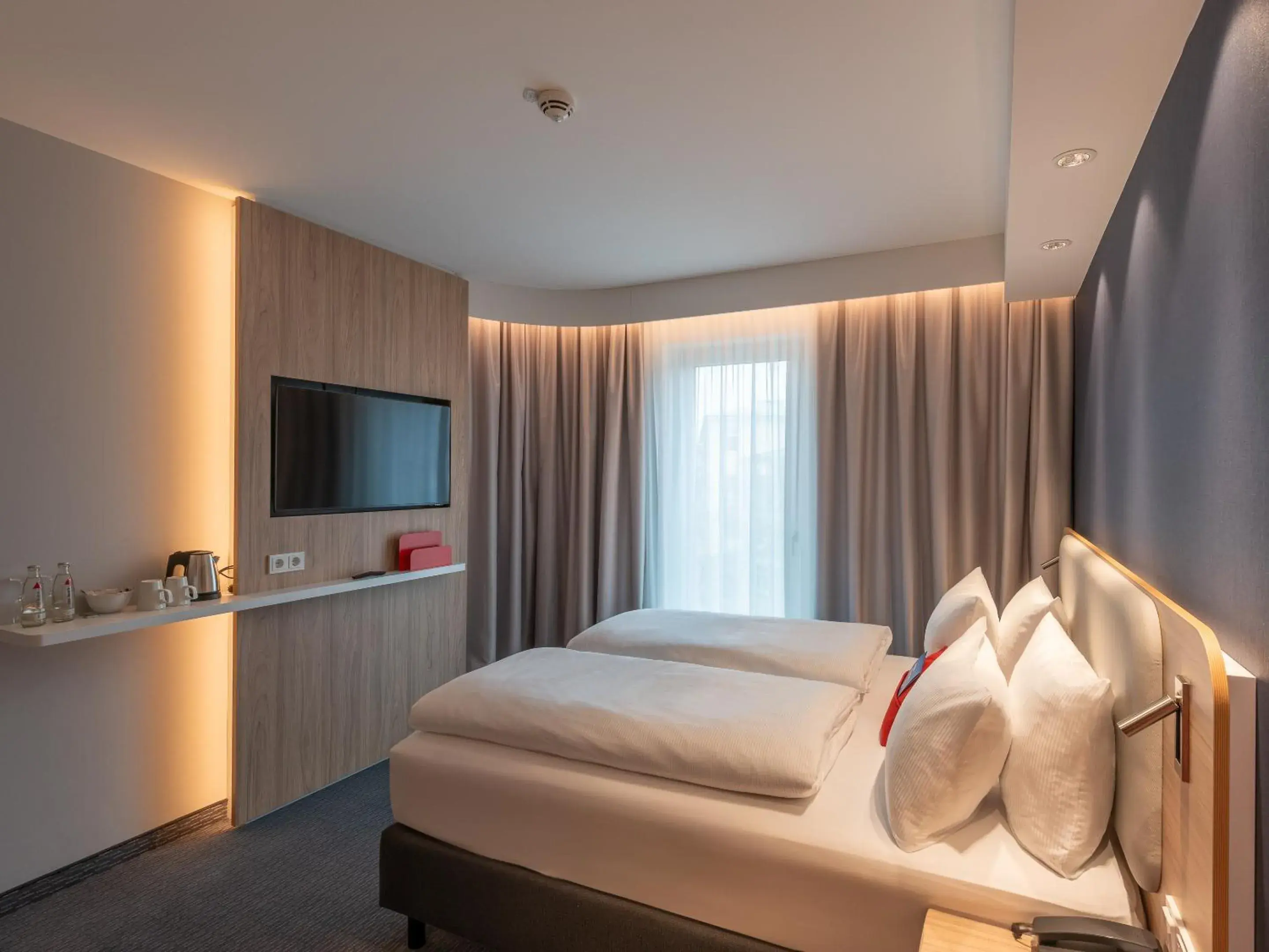 Standard Queen Room in Holiday Inn Express Heilbronn by IHG Standard Queen Room in Holiday Inn Express Heilbronn by IHG