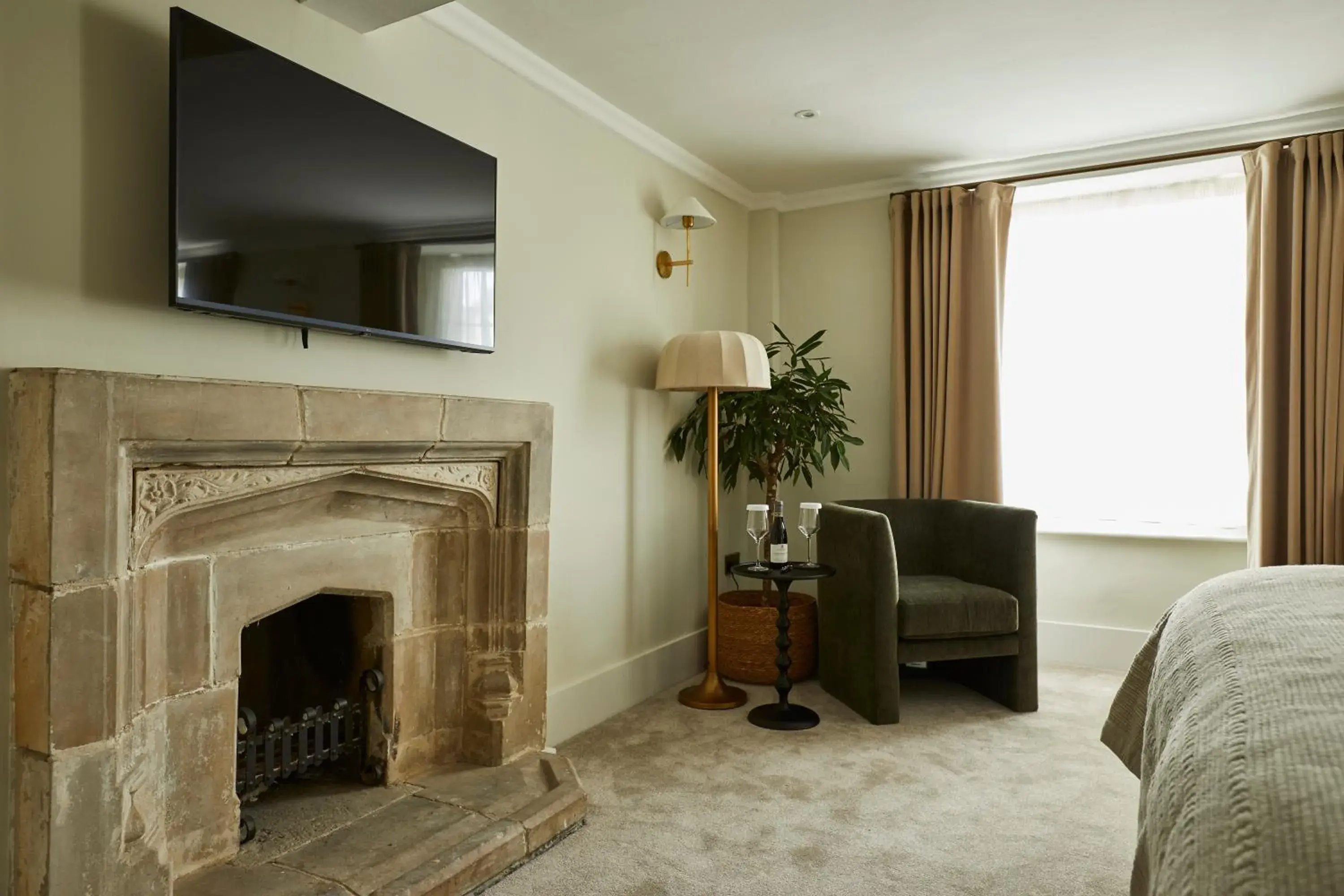 Deluxe Suite in The Feathers Hotel Deluxe Suite in The Feathers Hotel