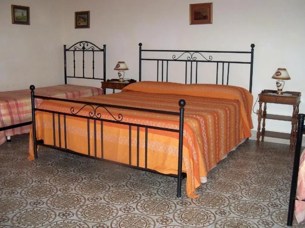 Classic Quadruple Room - single occupancy in Etna B&B Classic Quadruple Room - single occupancy in Etna B&B