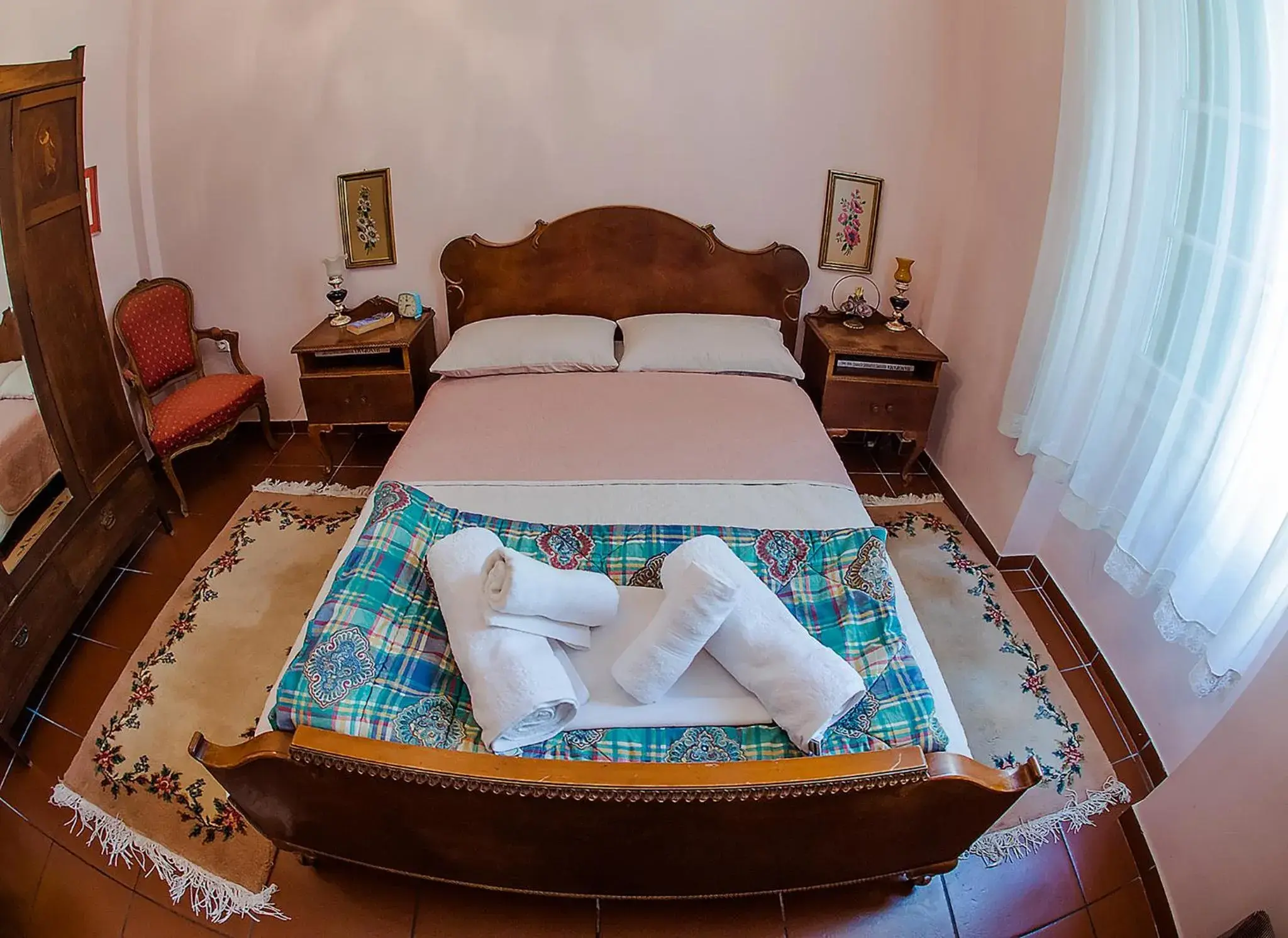 Standard Double Room with Shared Bathroom in Athens Quinta Standard Double Room with Shared Bathroom in Athens Quinta