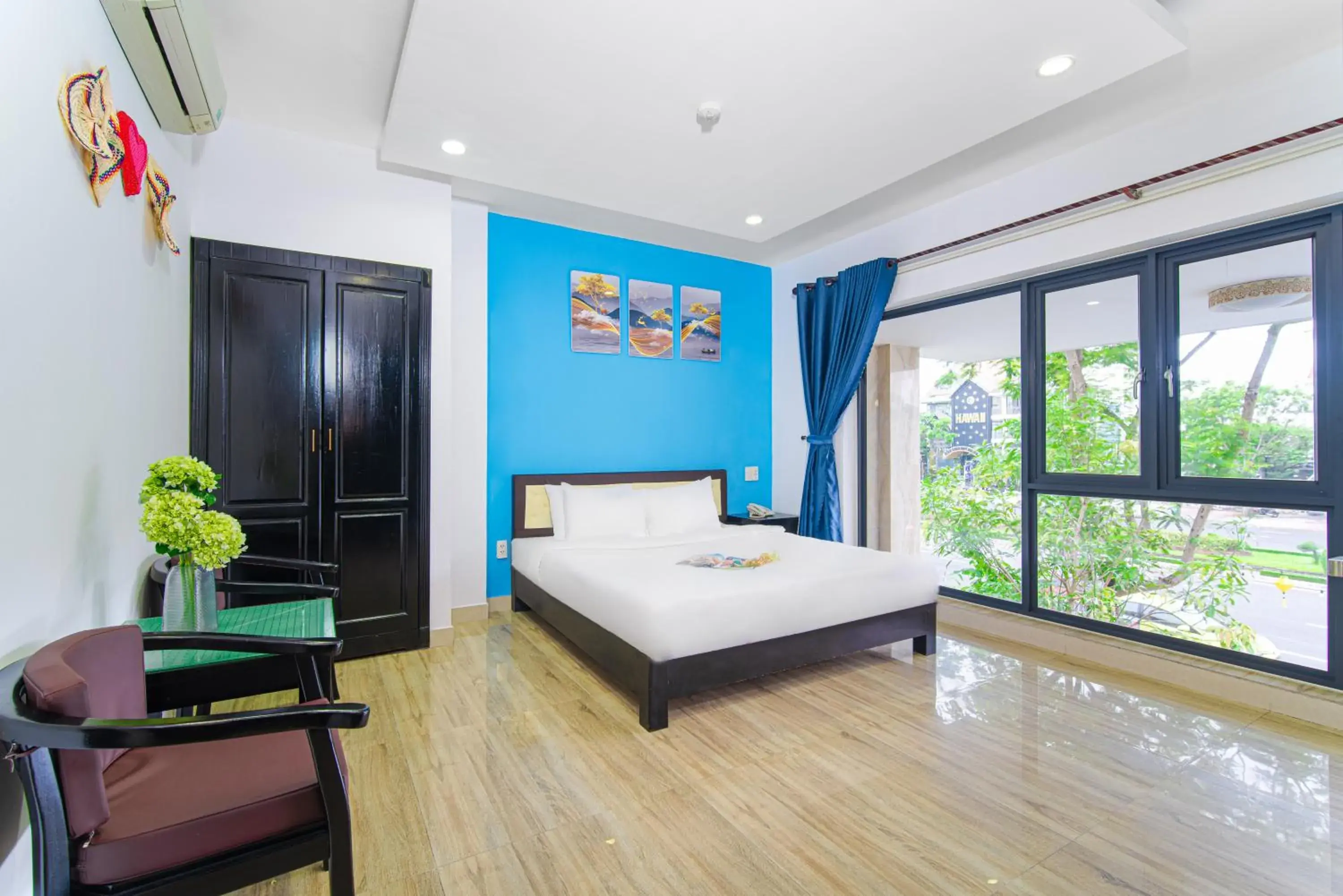Deluxe Double Room with Big Window - City View in La Maison Danang Beach Hotel Deluxe Double Room with Big Window - City View in La Maison Danang Beach Hotel