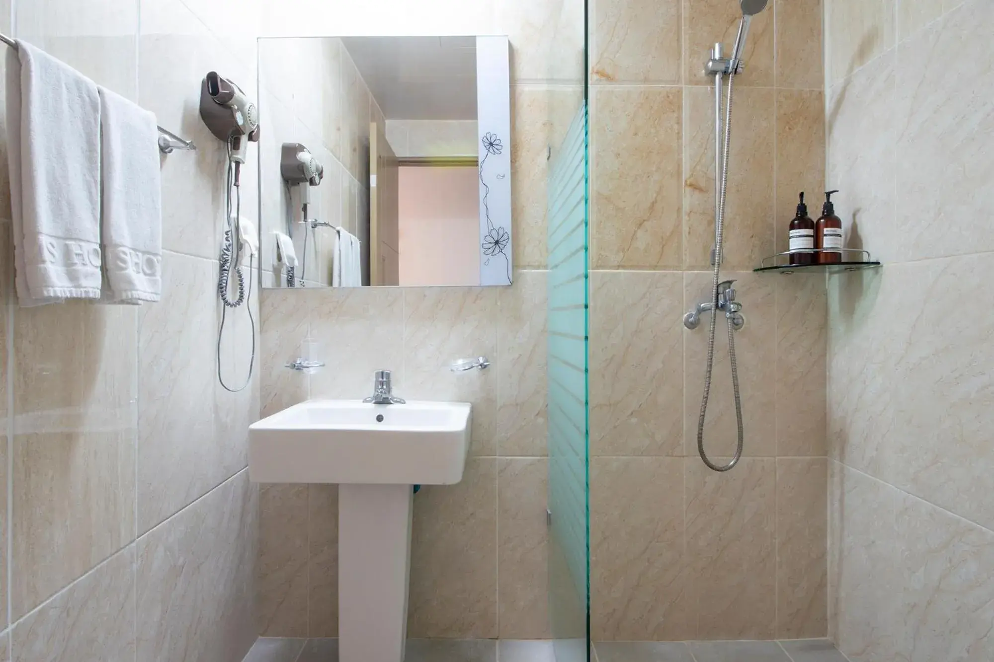 Standard Double Room with Mountain View in Sims Hotel Standard Double Room with Mountain View in Sims Hotel