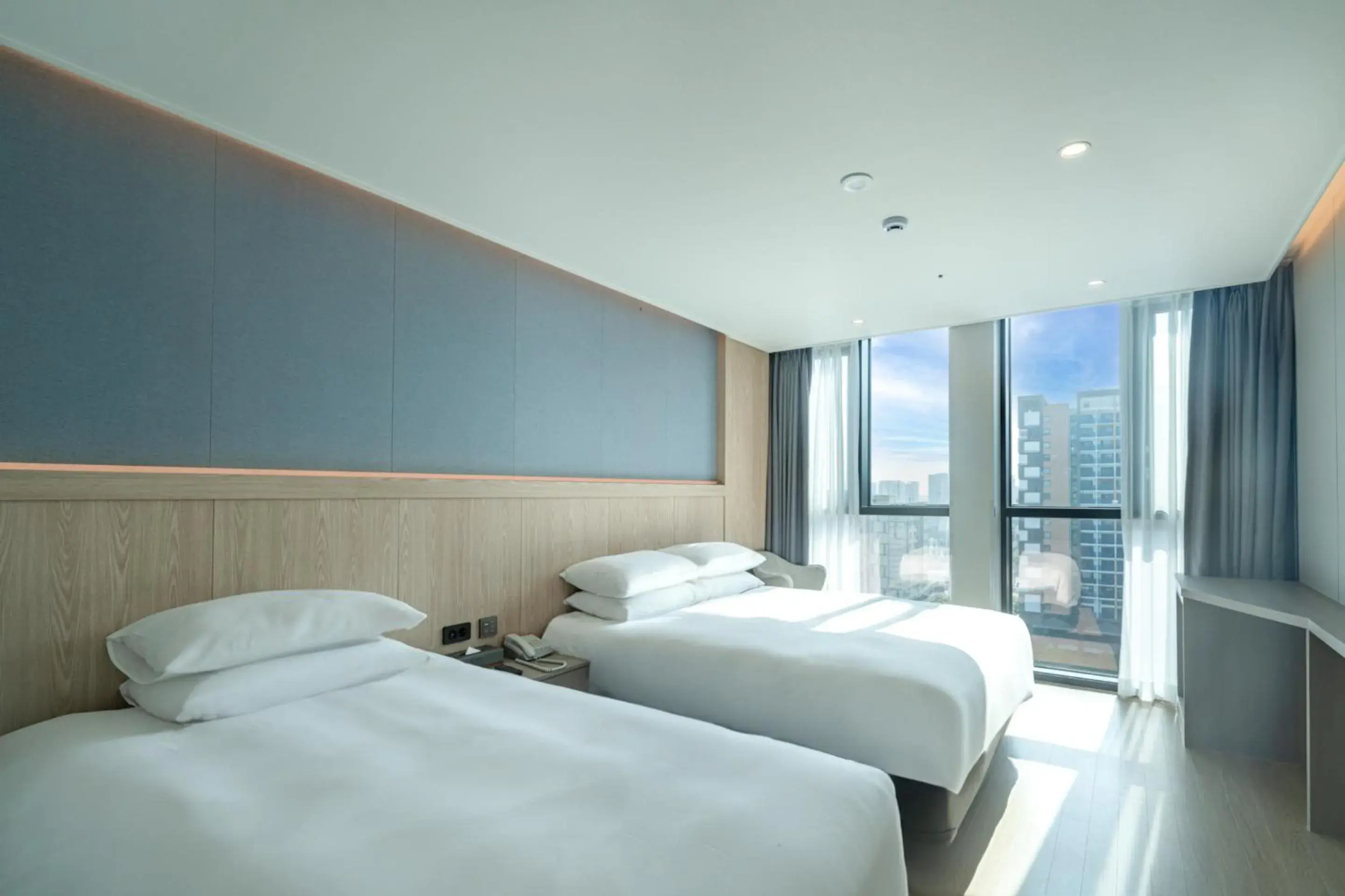 Deluxe Twin Room in Jeju Bolton Hotel Deluxe Twin Room in Jeju Bolton Hotel