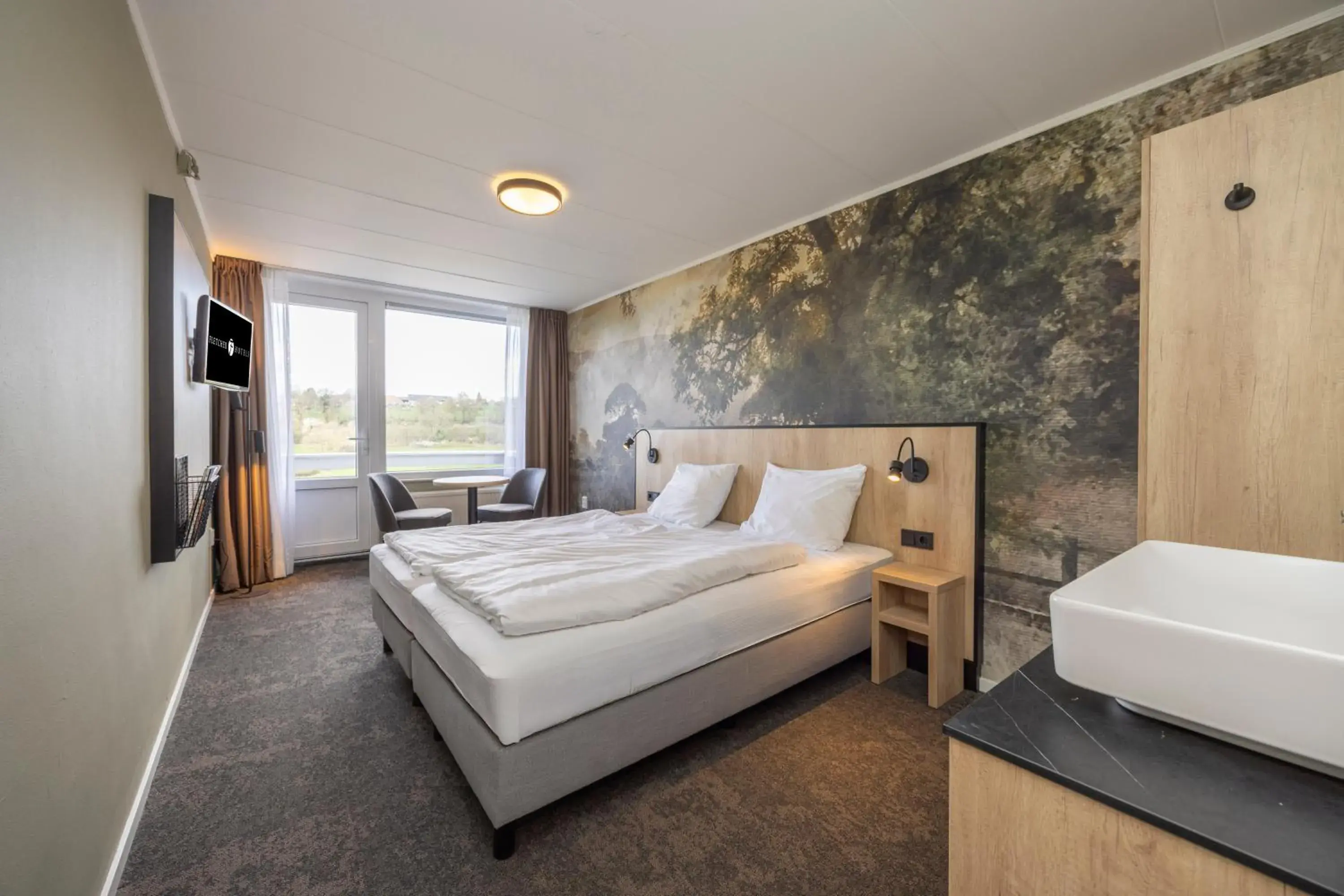 Small Room with Balcony in Fletcher Hotel Restaurant Bon Repos Small Room with Balcony in Fletcher Hotel Restaurant Bon Repos