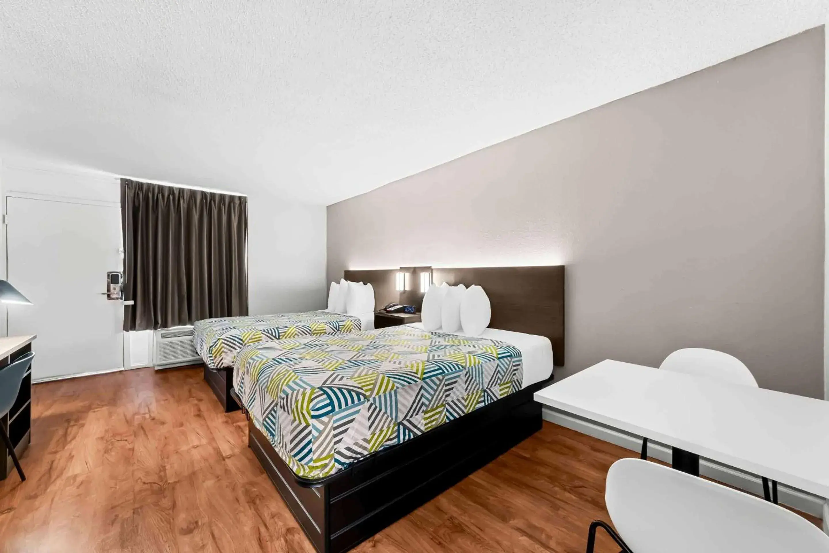 Quadruple Room - Disability Access - Roll in Shower in Studio 6 Port Lavaca, TX Quadruple Room - Disability Access - Roll in Shower in Studio 6 Port Lavaca, TX