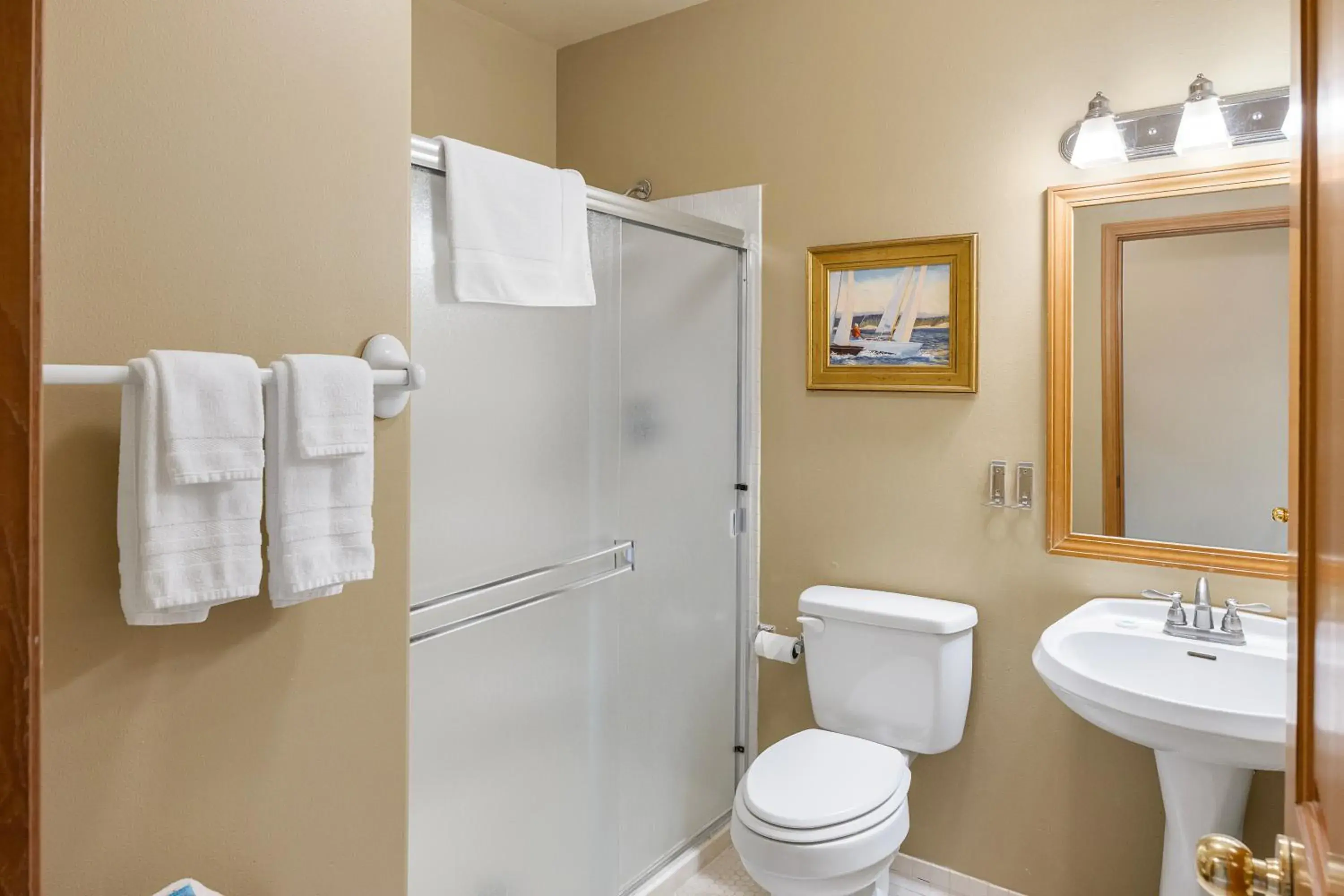 Superior King Room in Camano Island Inn Superior King Room in Camano Island Inn