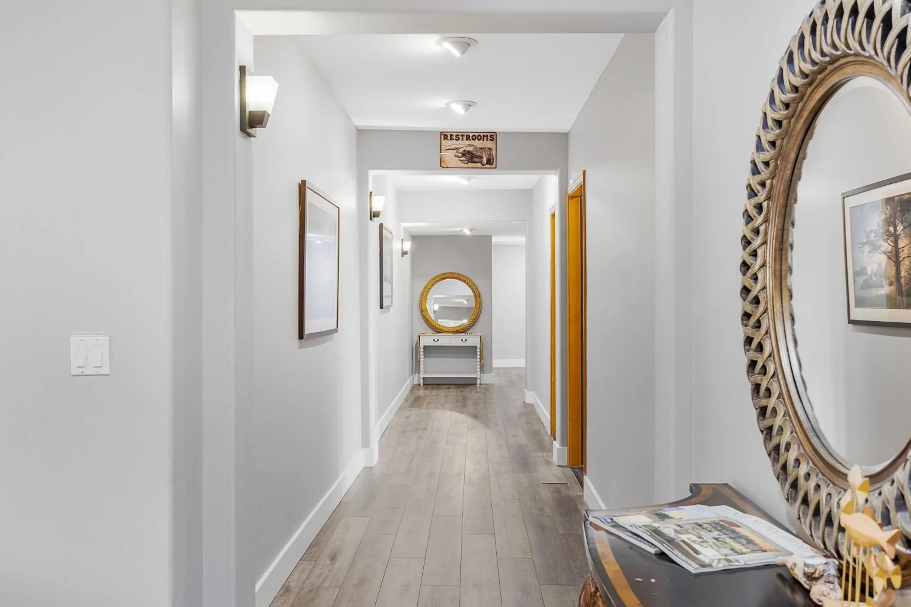 Deluxe Double Room with Balcony and Sea View in Camano Island Inn Deluxe Double Room with Balcony and Sea View in Camano Island Inn