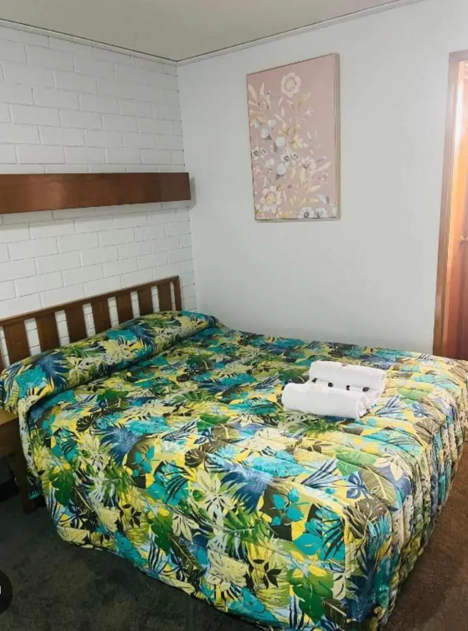 Single Room - single occupancy in Century Motor Inn, Finley Single Room - single occupancy in Century Motor Inn, Finley
