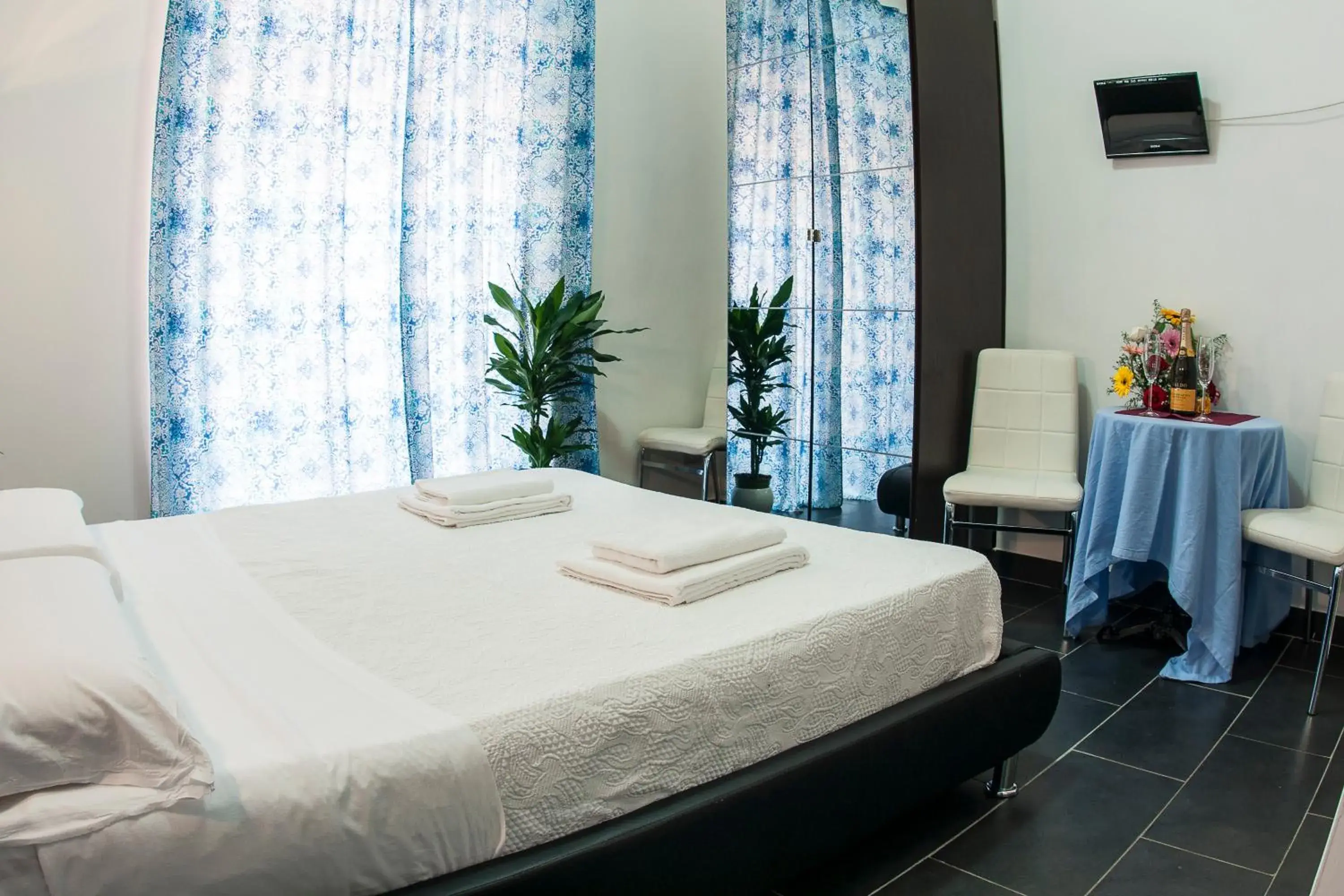 Superior Double Room with Hot Tub in Gio' Suites Superior Double Room with Hot Tub in Gio' Suites