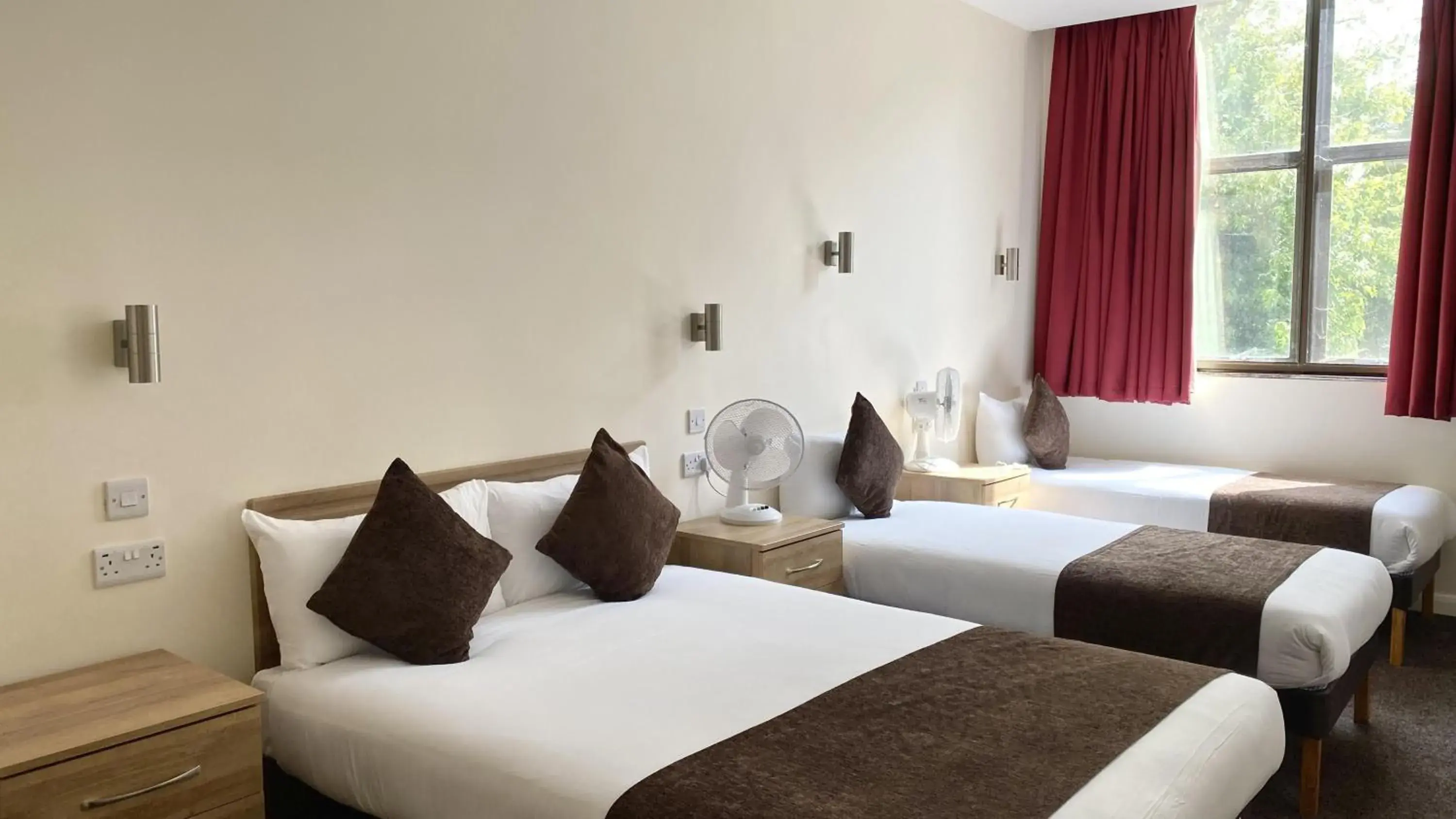 Family Room in Russ Hill Hotel Family Room in Russ Hill Hotel