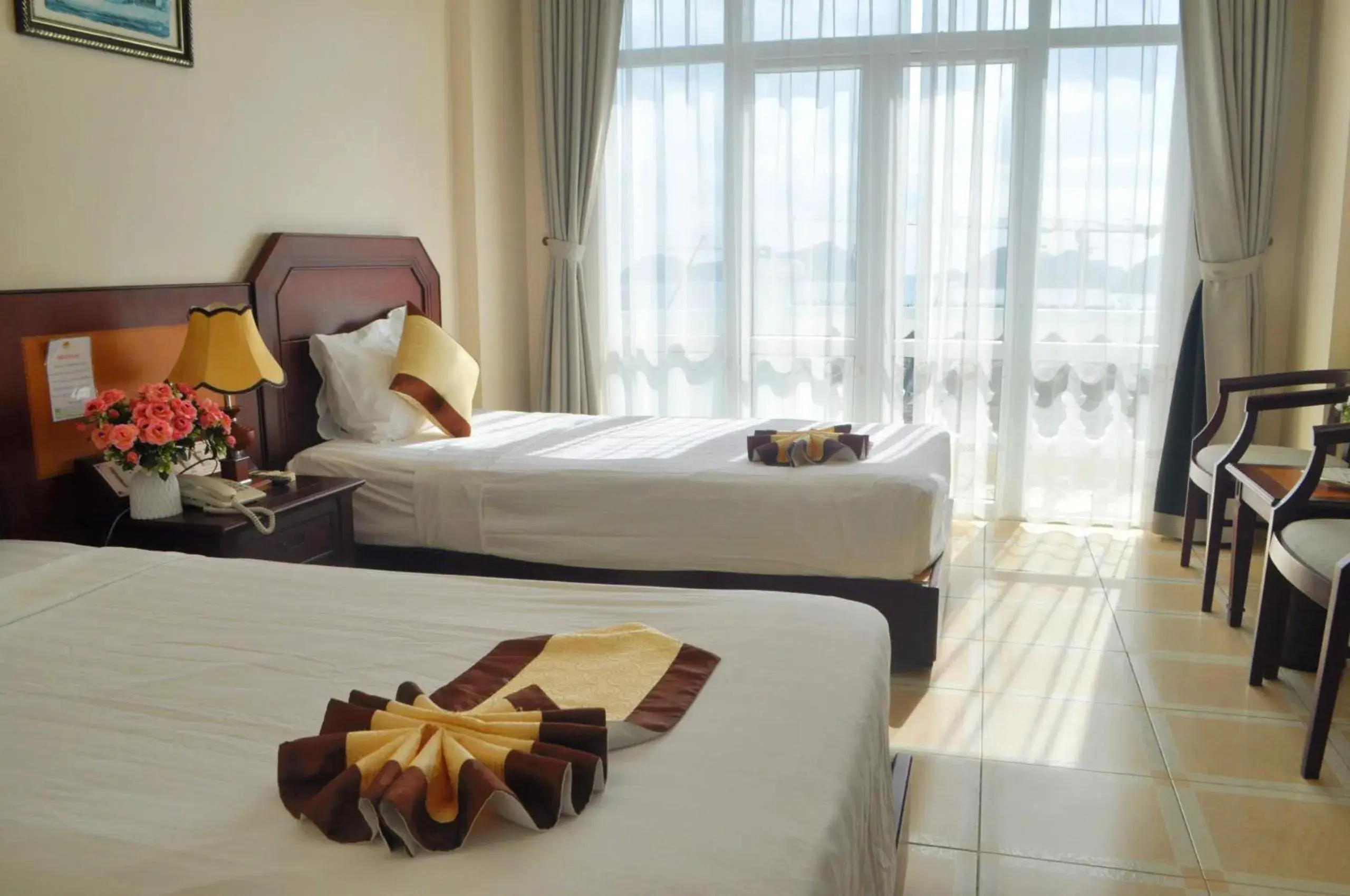 Standard Twin Room with Sea View in Hung Long Harbour Hotel Standard Twin Room with Sea View in Hung Long Harbour Hotel