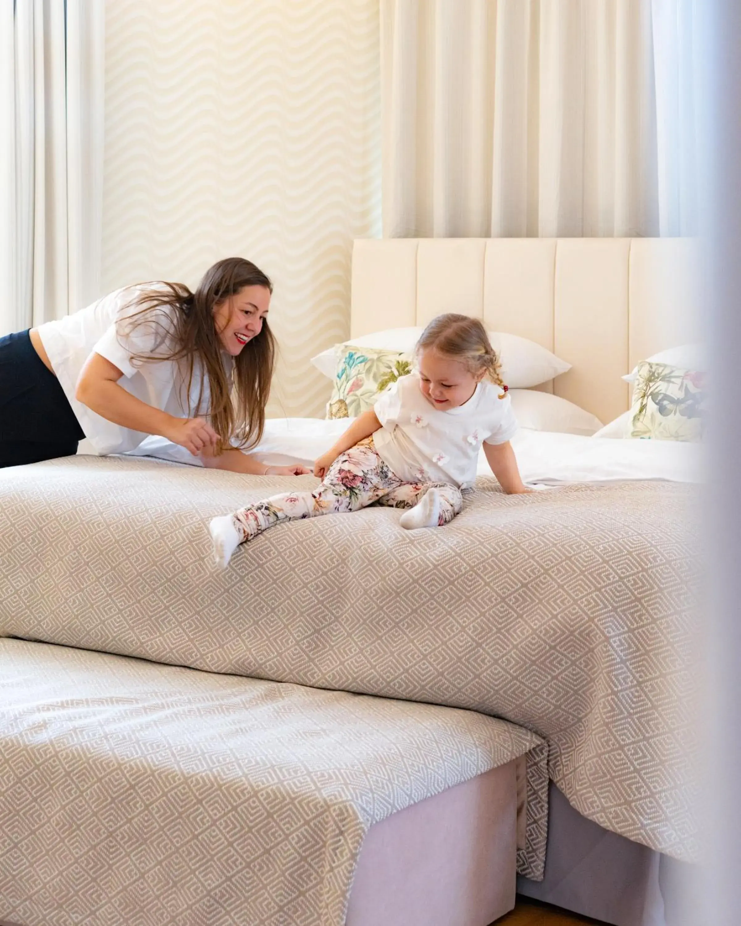 Three-Bedroom Apartment Suite in R16 Residences Prague Three-Bedroom Apartment Suite in R16 Residences Prague