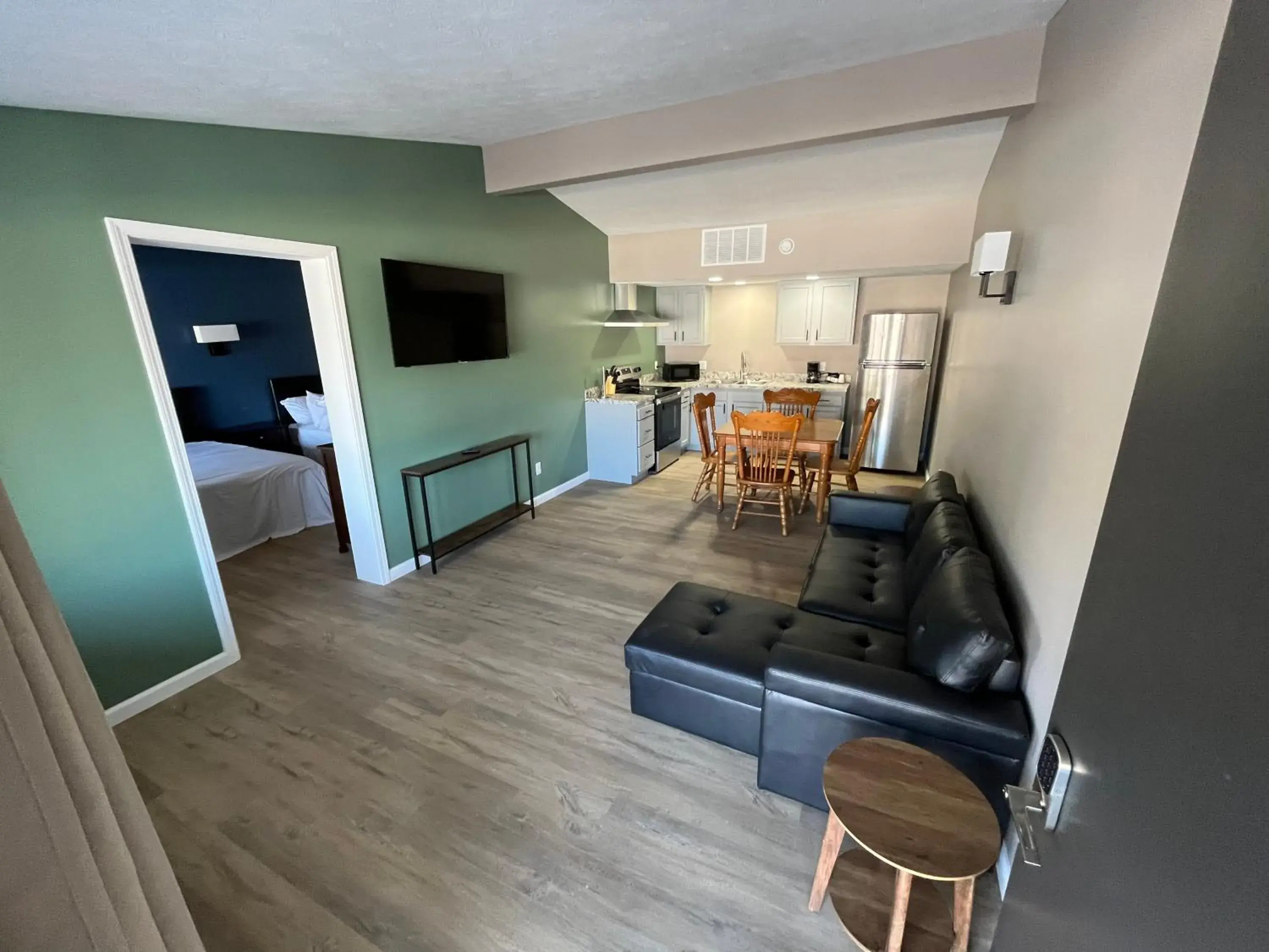 Queen Suite in Valley Inn and Suites Queen Suite in Valley Inn and Suites