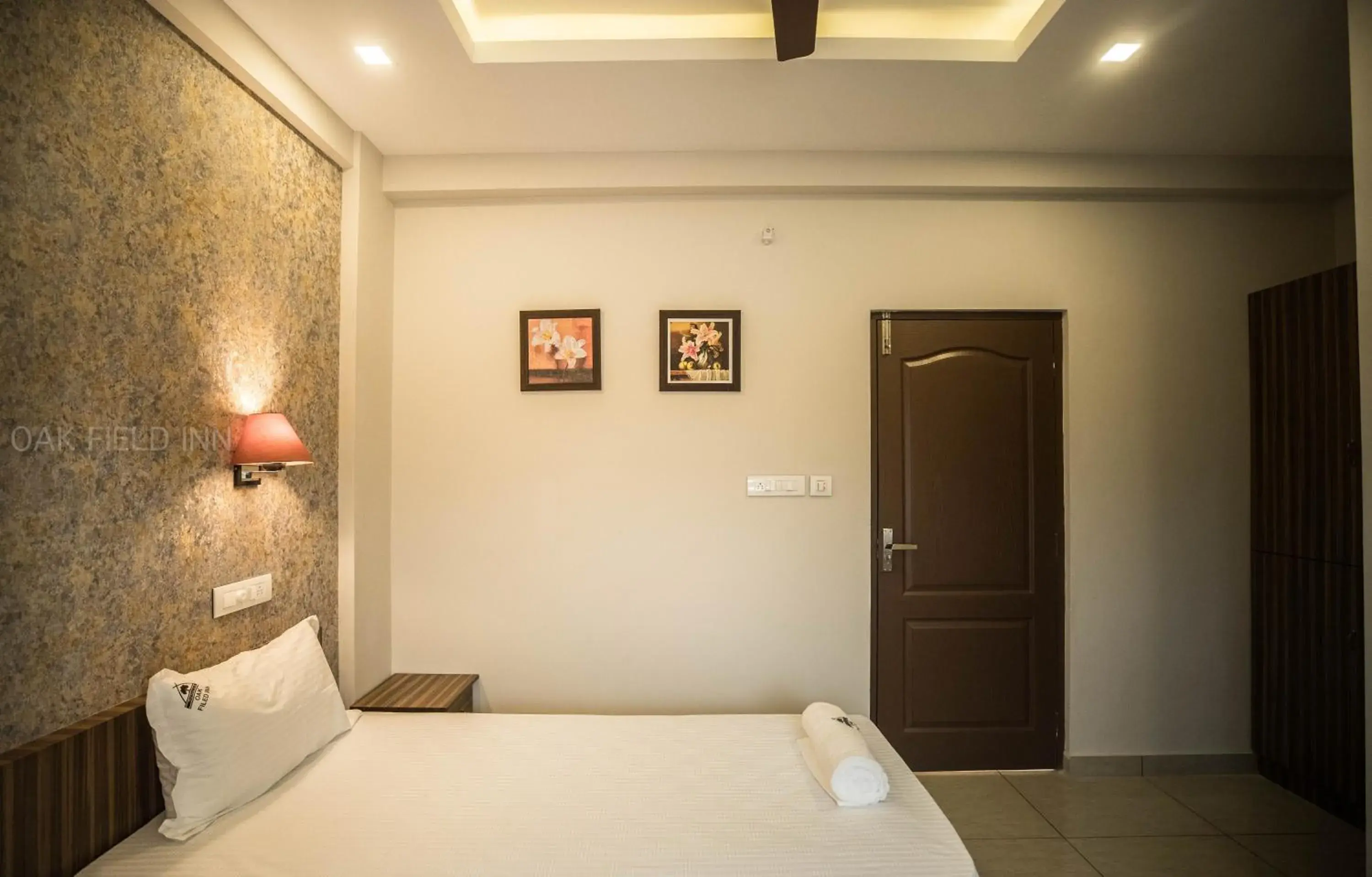 Deluxe Double Room in Oak Field Inn Deluxe Double Room in Oak Field Inn