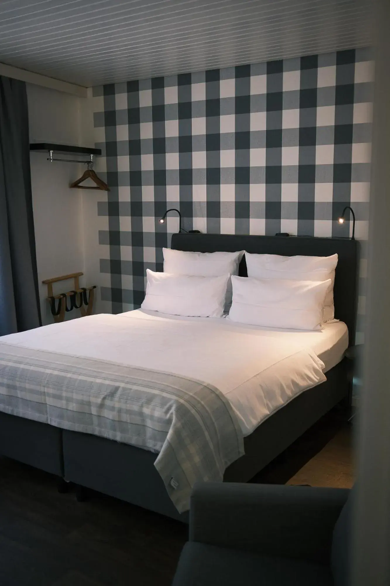 Deluxe Double Room with Extra Bed in Kreuzblume Hotel & Weinstube Deluxe Double Room with Extra Bed in Kreuzblume Hotel & Weinstube