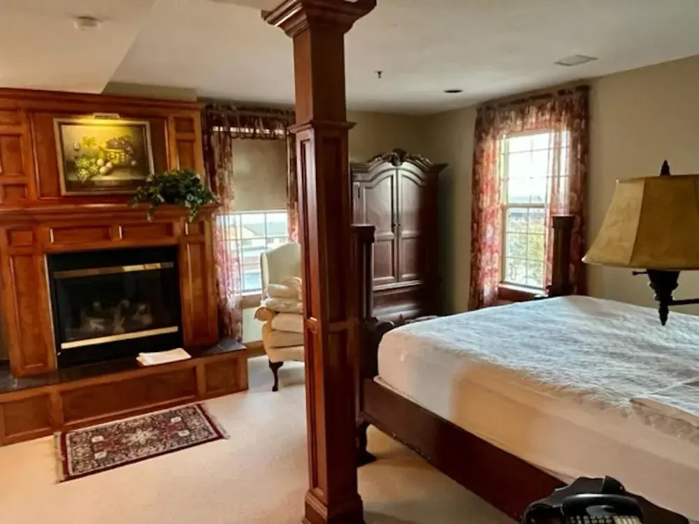 Deluxe Suite with Spa Bath in The Port Hotel Deluxe Suite with Spa Bath in The Port Hotel