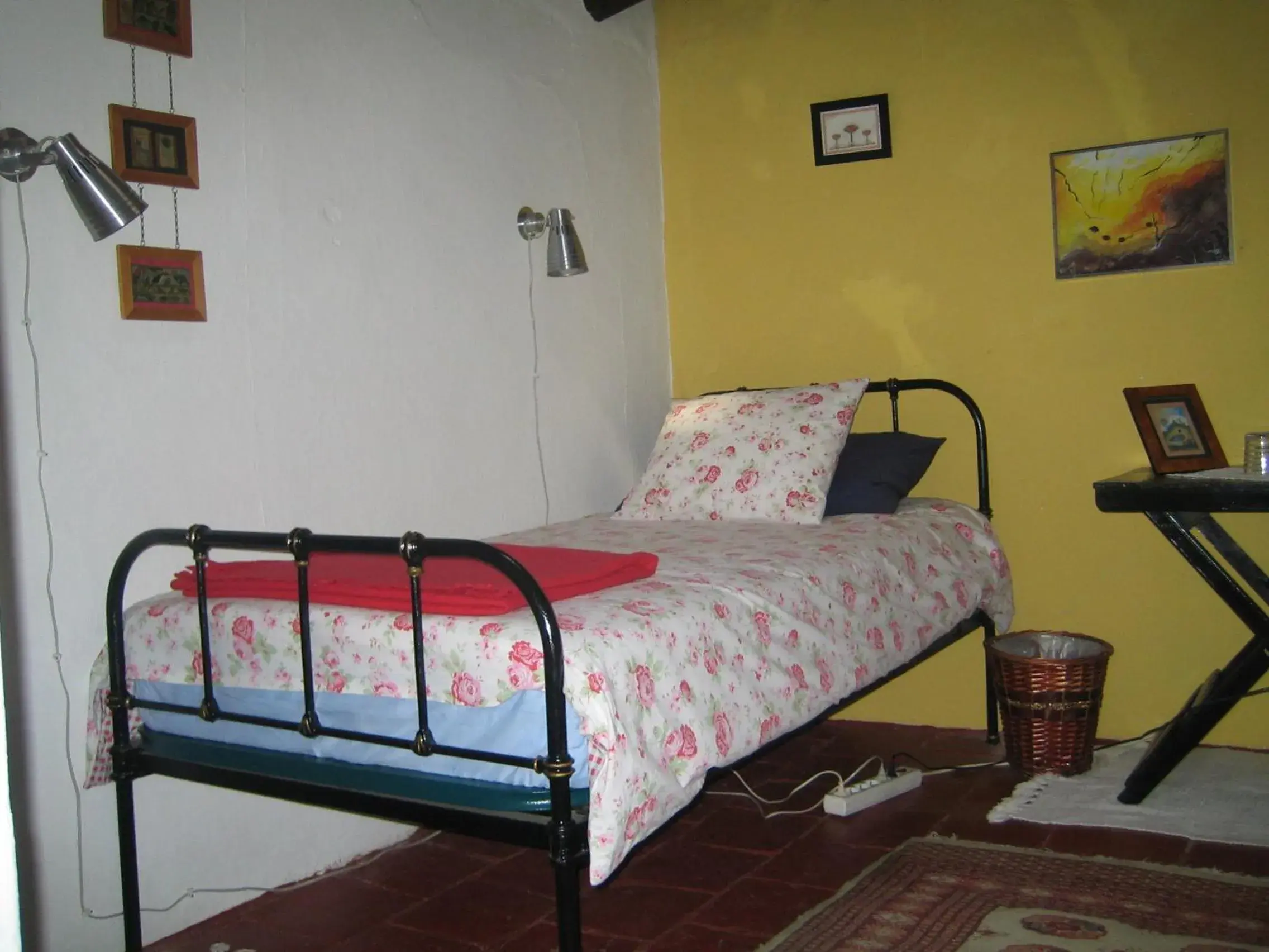 Twin Room with Shared Bathroom - single occupancy in Casa Annette Twin Room with Shared Bathroom - single occupancy in Casa Annette