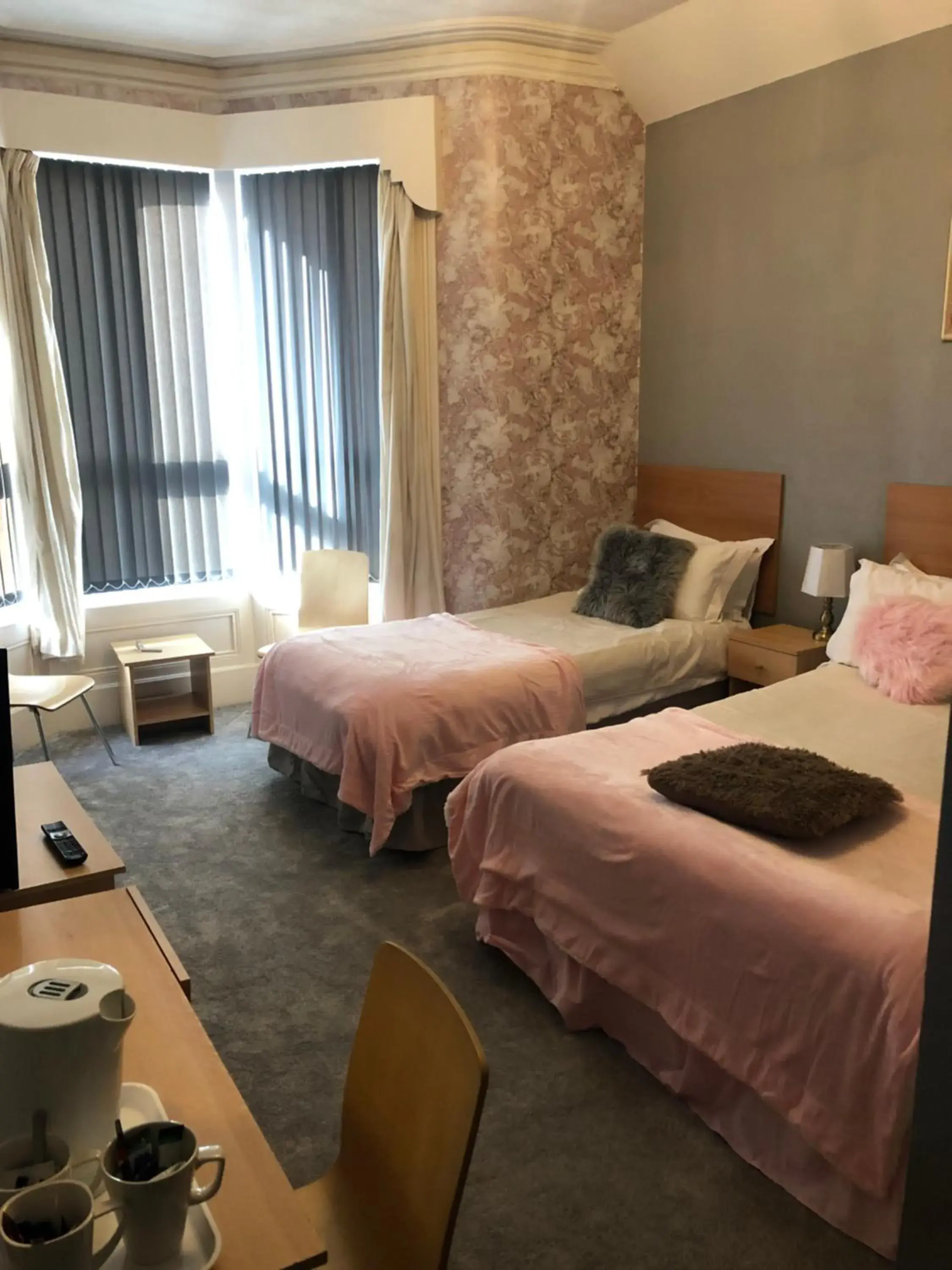 Triple Room with Private Bathroom in Chaplins Triple Room with Private Bathroom in Chaplins