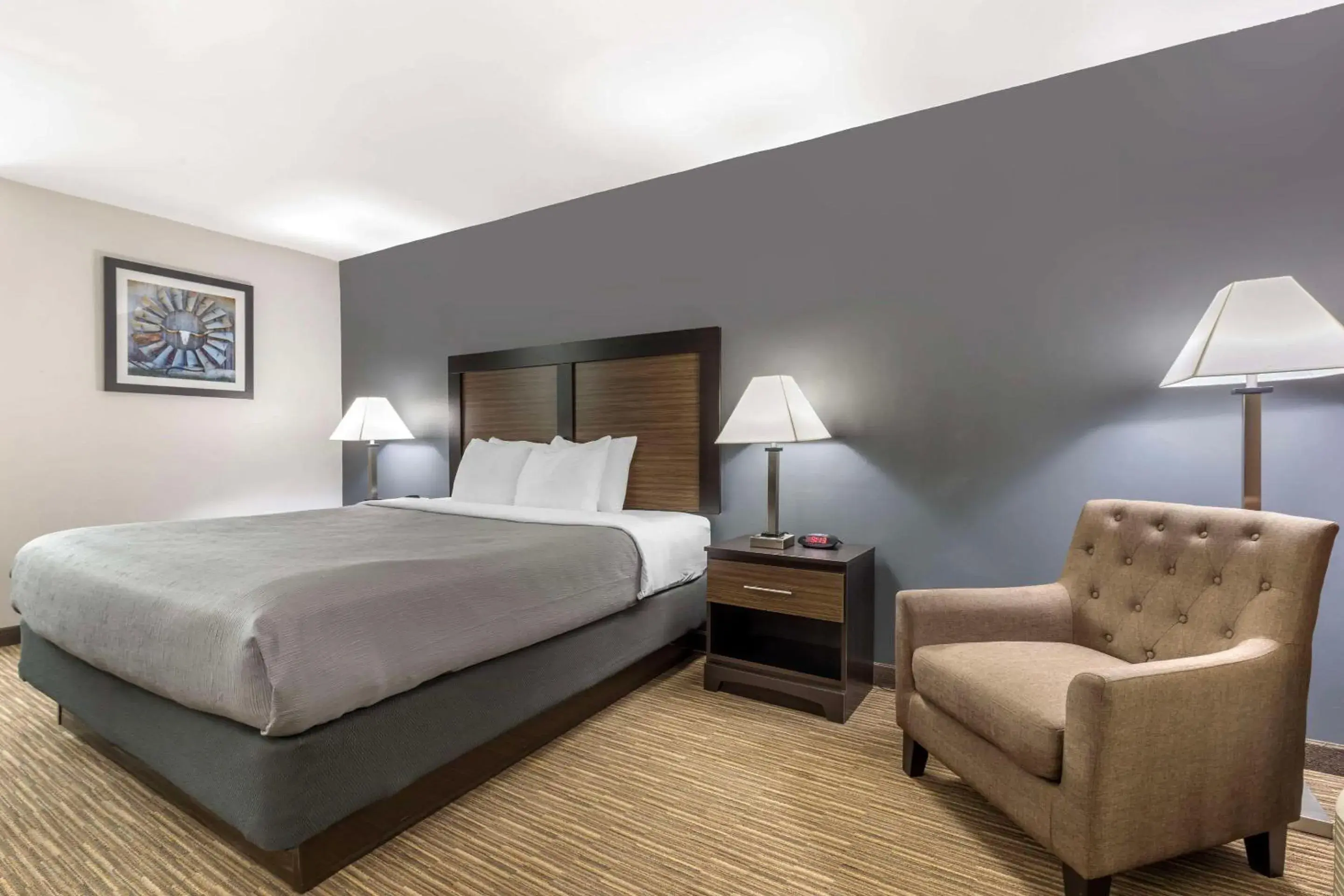 Efficiency King Room - Non Smoking in Suburban Studios Gainesville Efficiency King Room - Non Smoking in Suburban Studios Gainesville