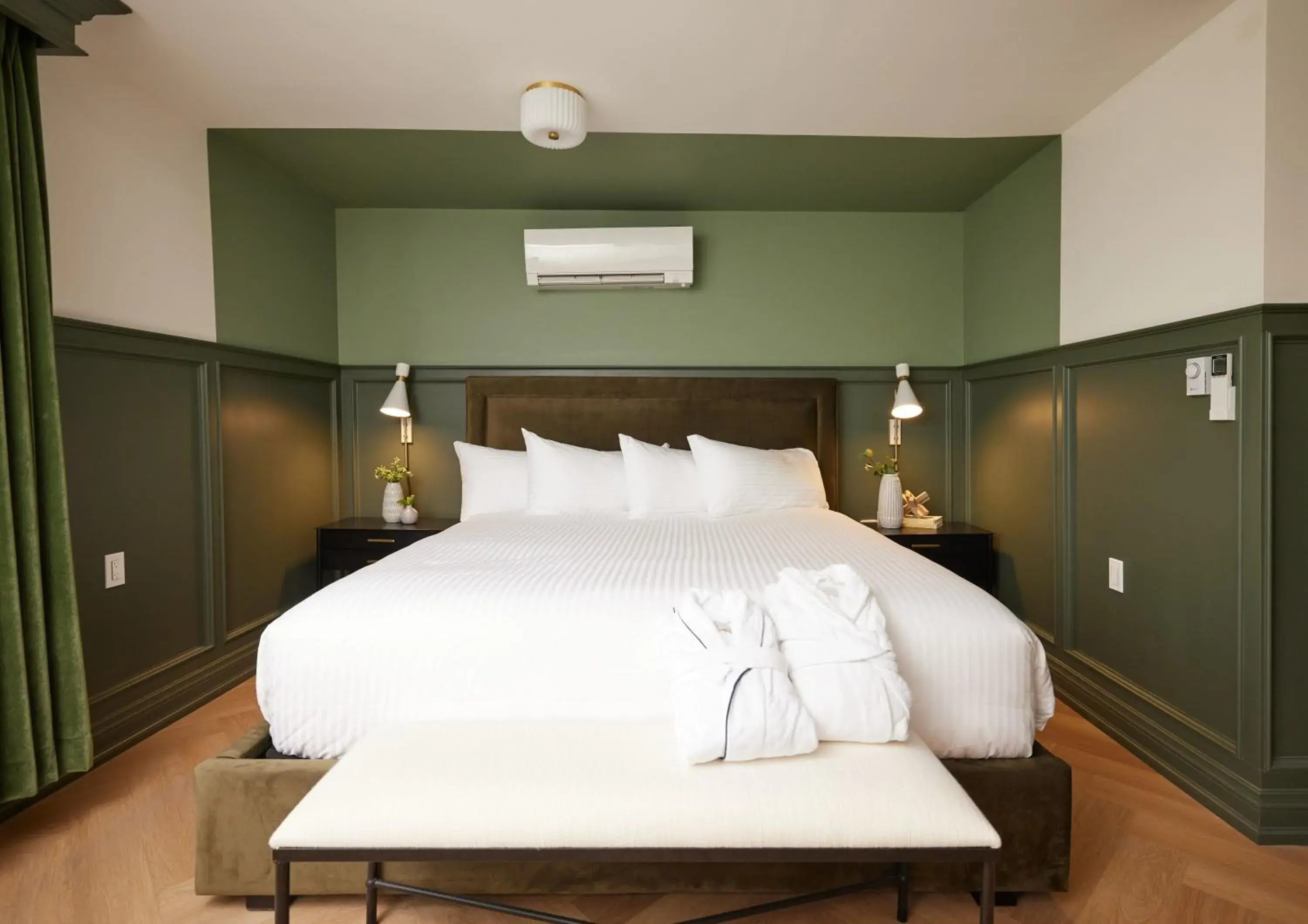 King Room in The Dorchester Hotel King Room in The Dorchester Hotel