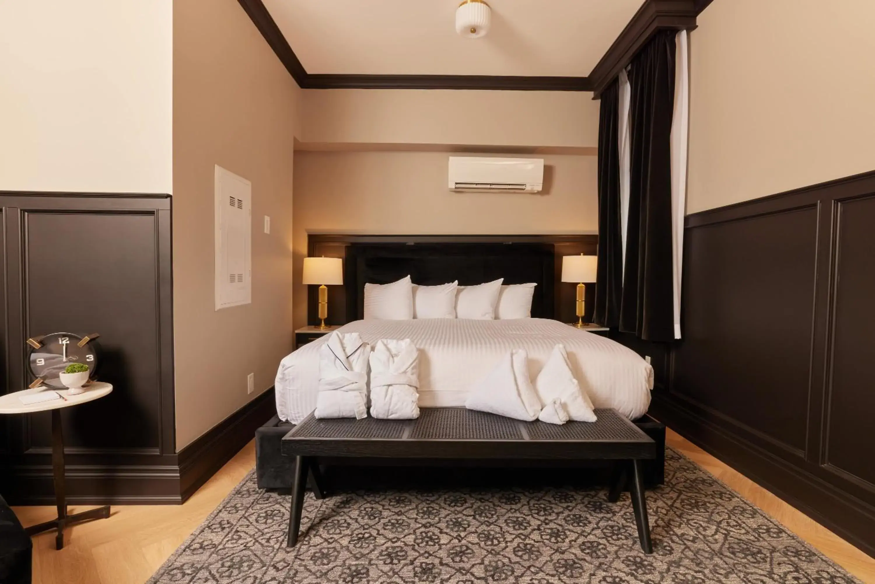 Suite with Balcony in The Dorchester Hotel Suite with Balcony in The Dorchester Hotel