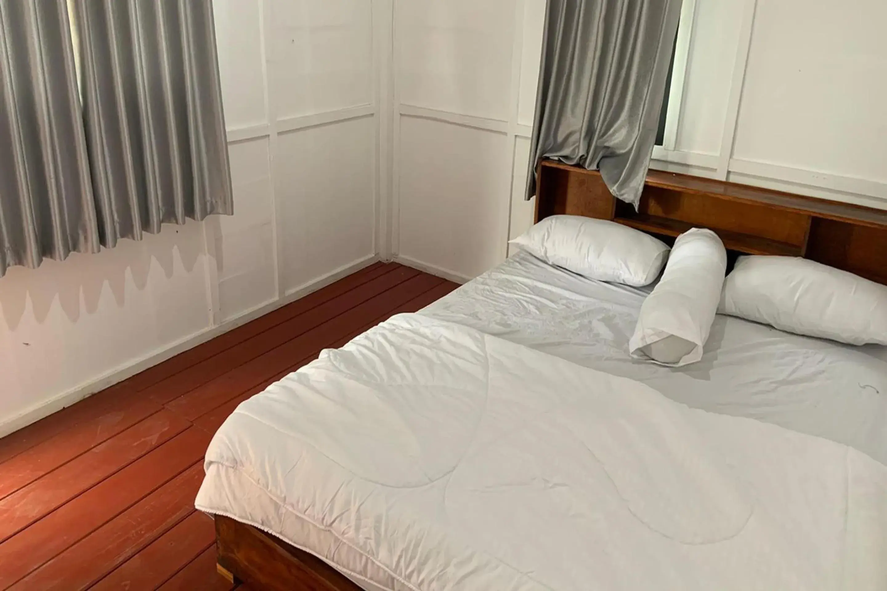 Standard Double Room in Capital O 93437 Embung Banteran CottageNearLapangan Banteran Standard Double Room in Capital O 93437 Embung Banteran CottageNearLapangan Banteran