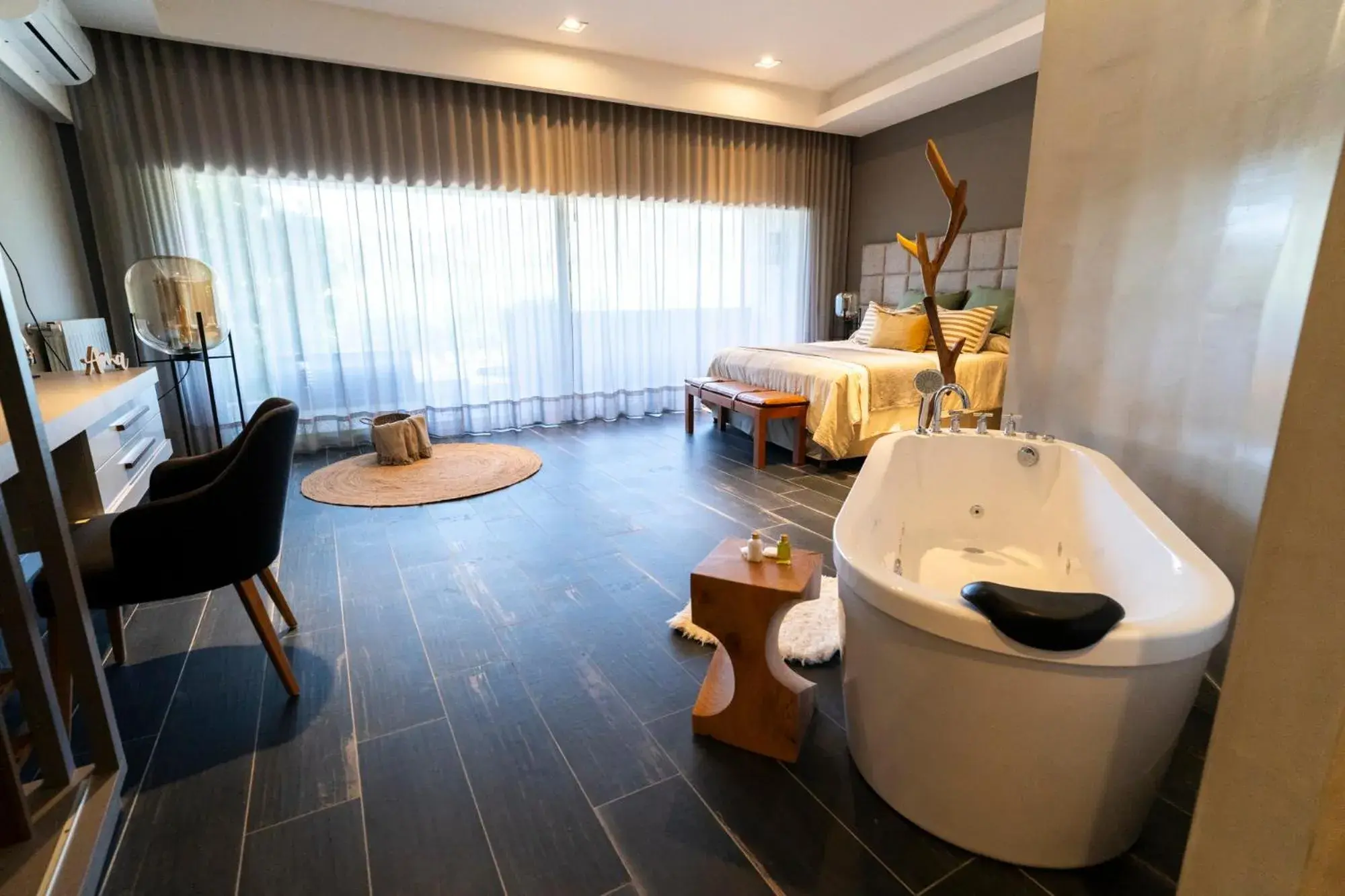 Deluxe Room in Domingo Design Hotel Deluxe Room in Domingo Design Hotel