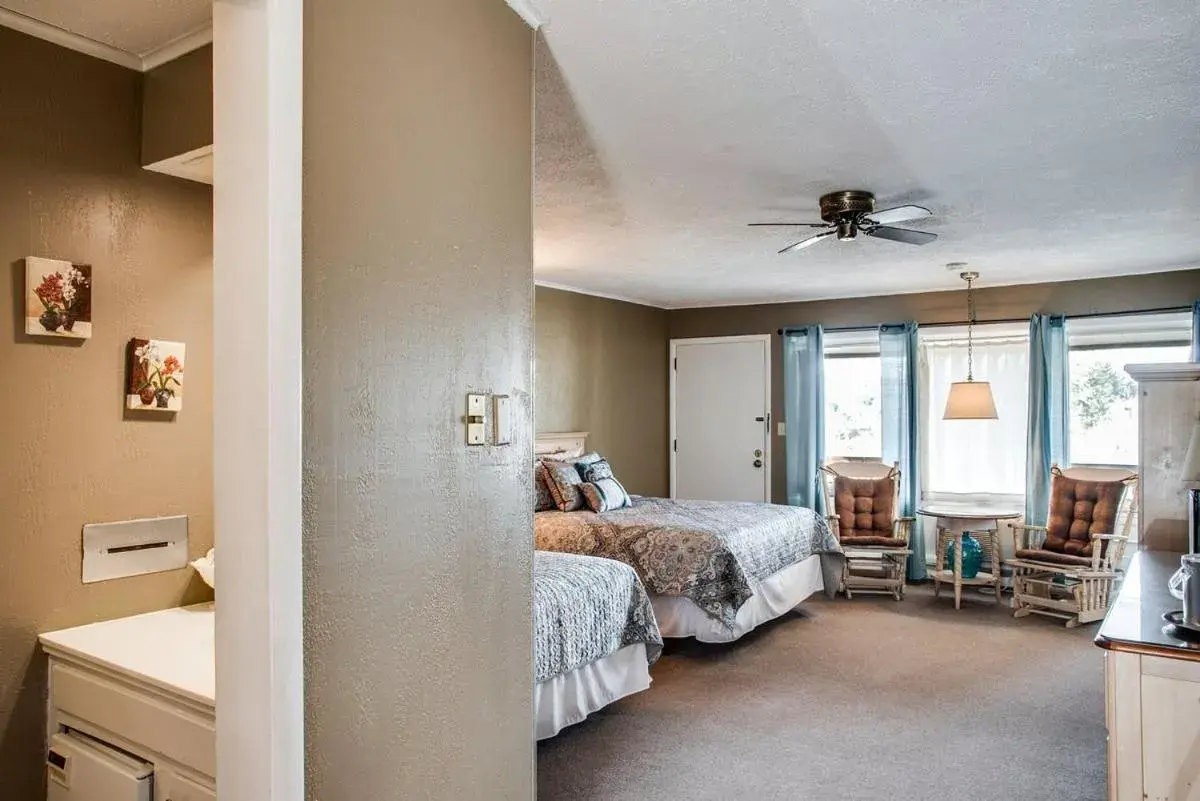 Double Room in Cliff Dwellers Inn Double Room in Cliff Dwellers Inn