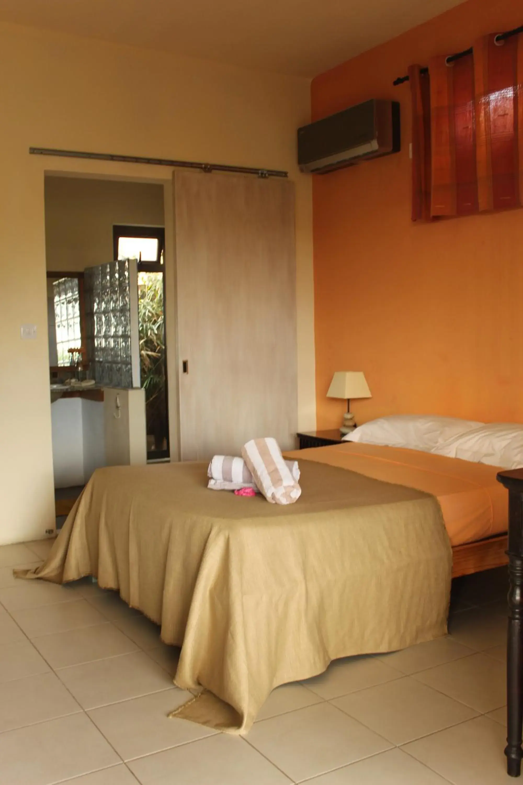 Double Room with Private Bathroom in Gite des Acacias Double Room with Private Bathroom in Gite des Acacias