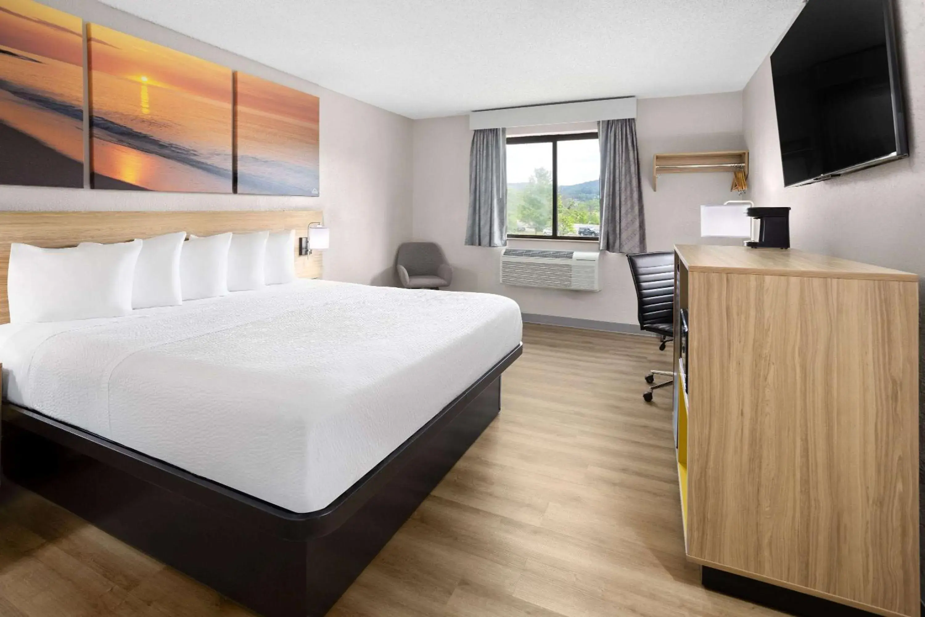 King Room - Non-Smoking in Days Inn by Wyndham Hornell NY King Room - Non-Smoking in Days Inn by Wyndham Hornell NY