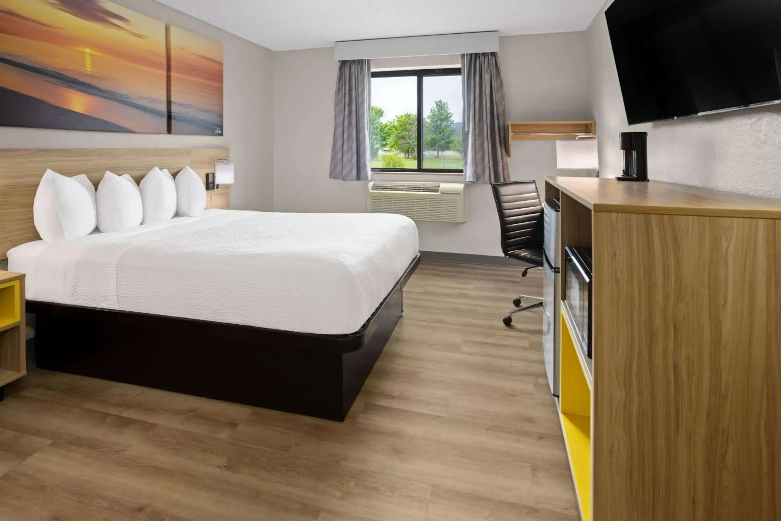 Double Room - Disability Access/Non-Smoking in Days Inn by Wyndham Hornell NY Double Room - Disability Access/Non-Smoking in Days Inn by Wyndham Hornell NY