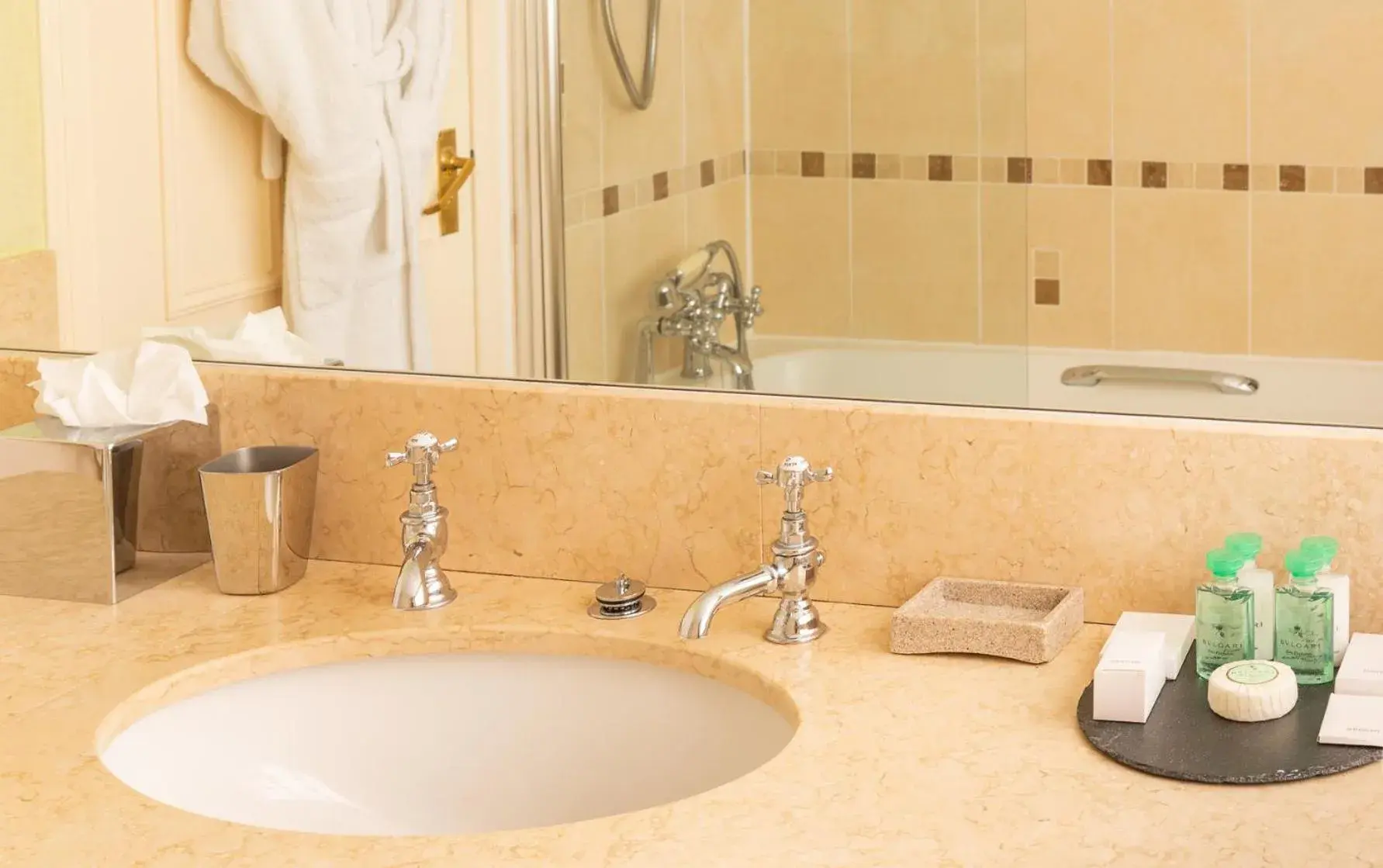 Superior Double or Twin Room in The Airds Hotel and Restaurant Superior Double or Twin Room in The Airds Hotel and Restaurant