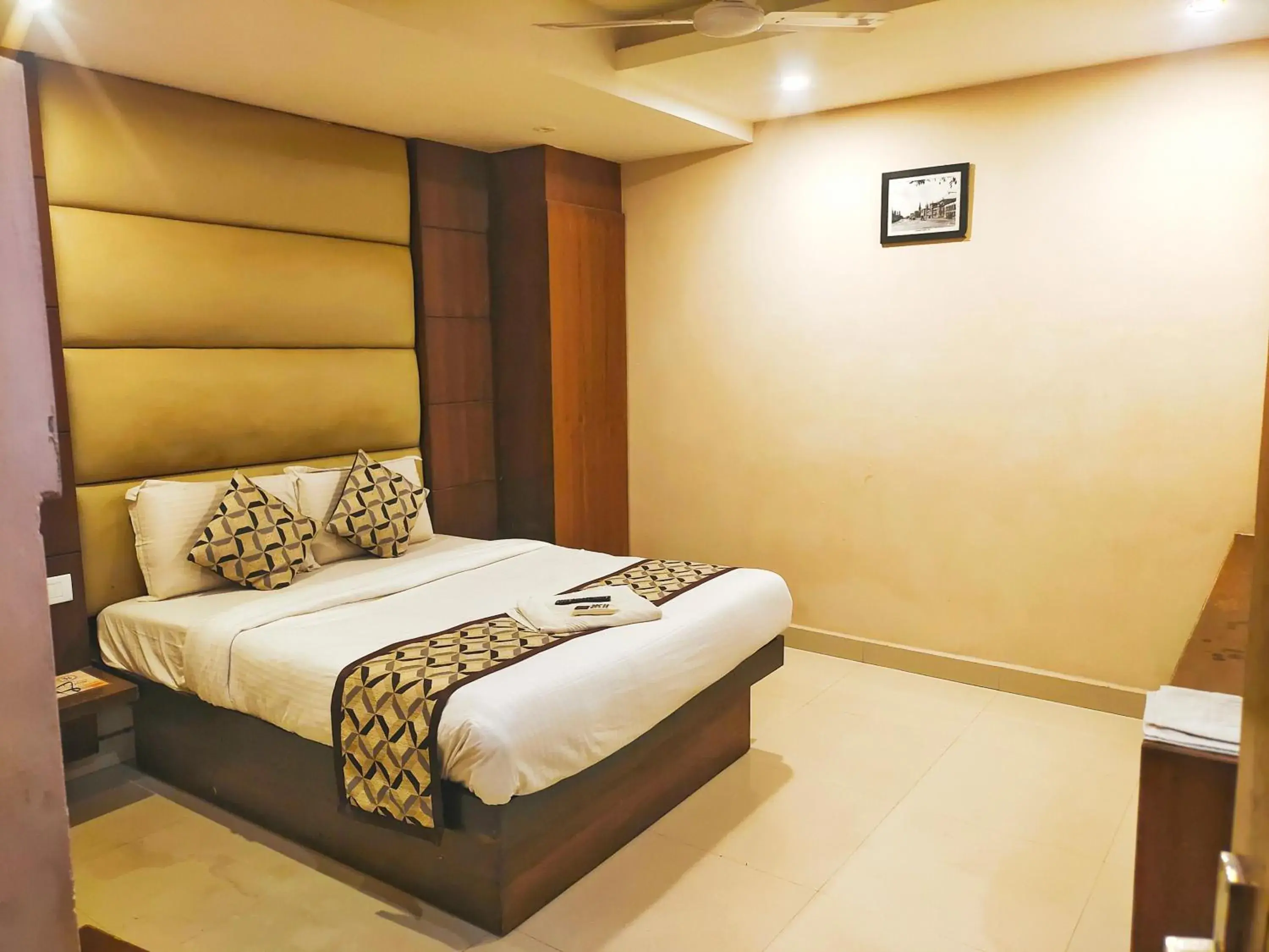Economy Double Room - single occupancy in Santhi Bhavan, Chennai Central Economy Double Room - single occupancy in Santhi Bhavan, Chennai Central