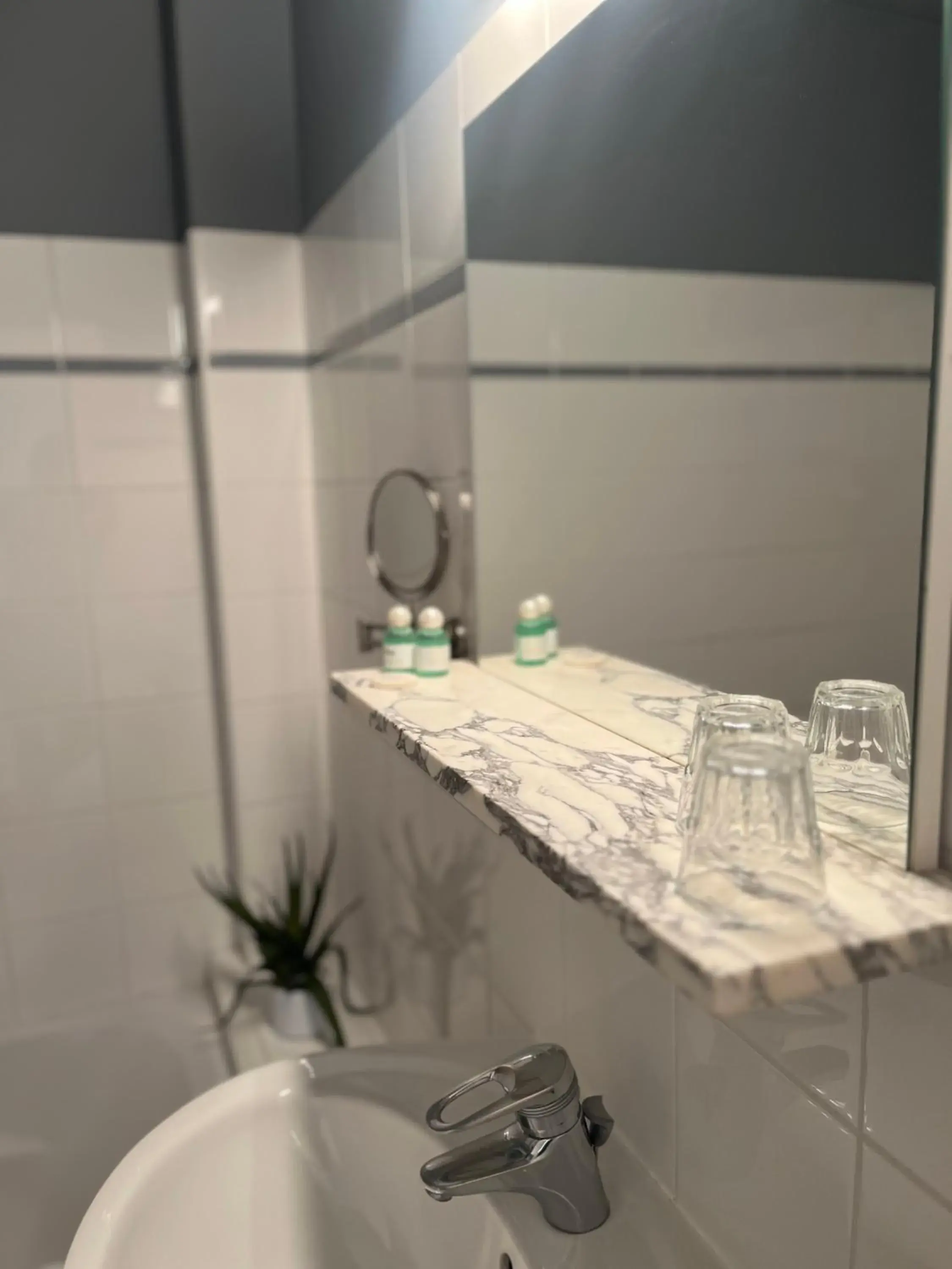 Standard Twin Room with Garden View - single occupancy in Le Téméraire Hôtel Standard Twin Room with Garden View - single occupancy in Le Téméraire Hôtel