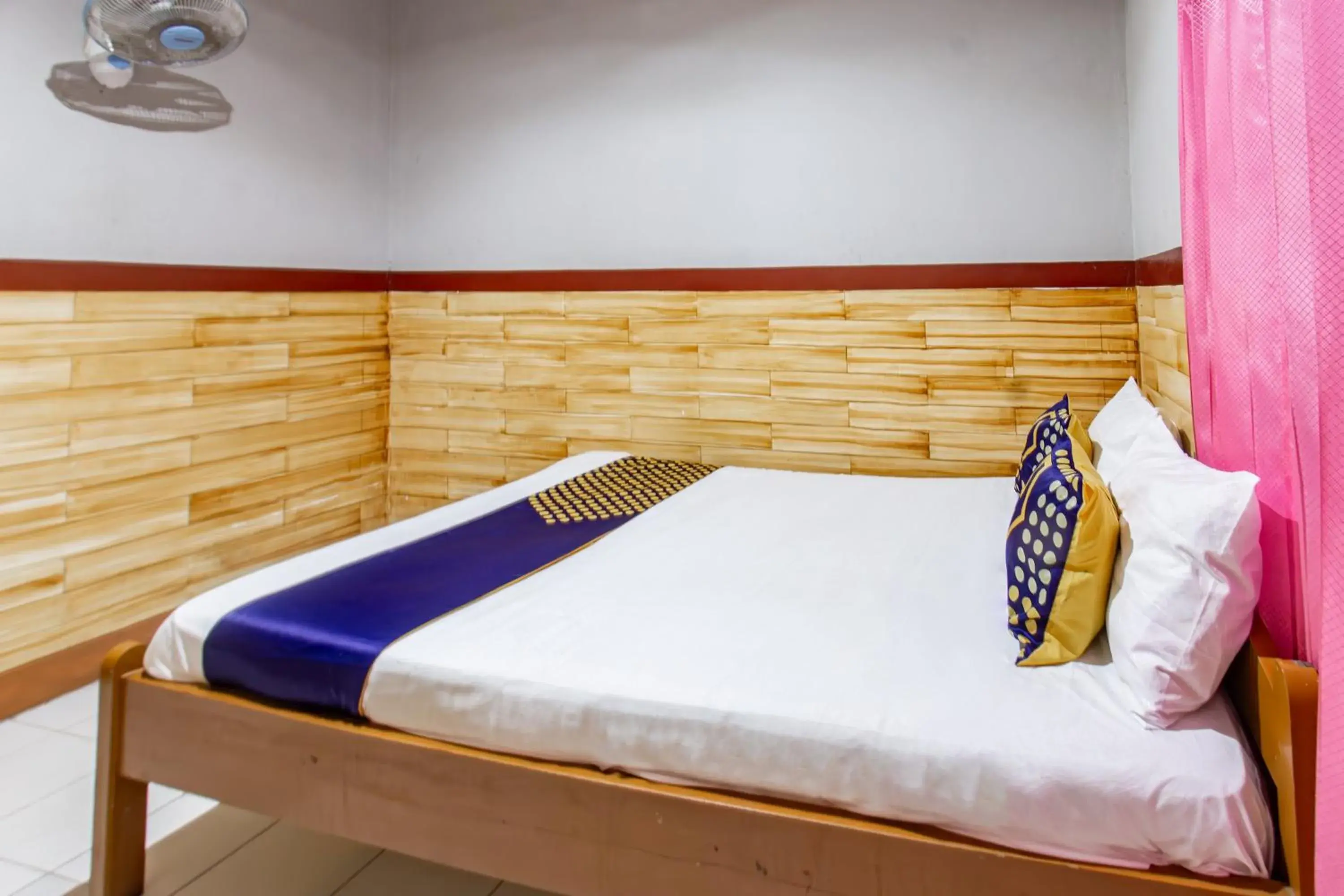 Double Room in Hotel O De Lanang Homestay Near Masjid Janapria Double Room in Hotel O De Lanang Homestay Near Masjid Janapria