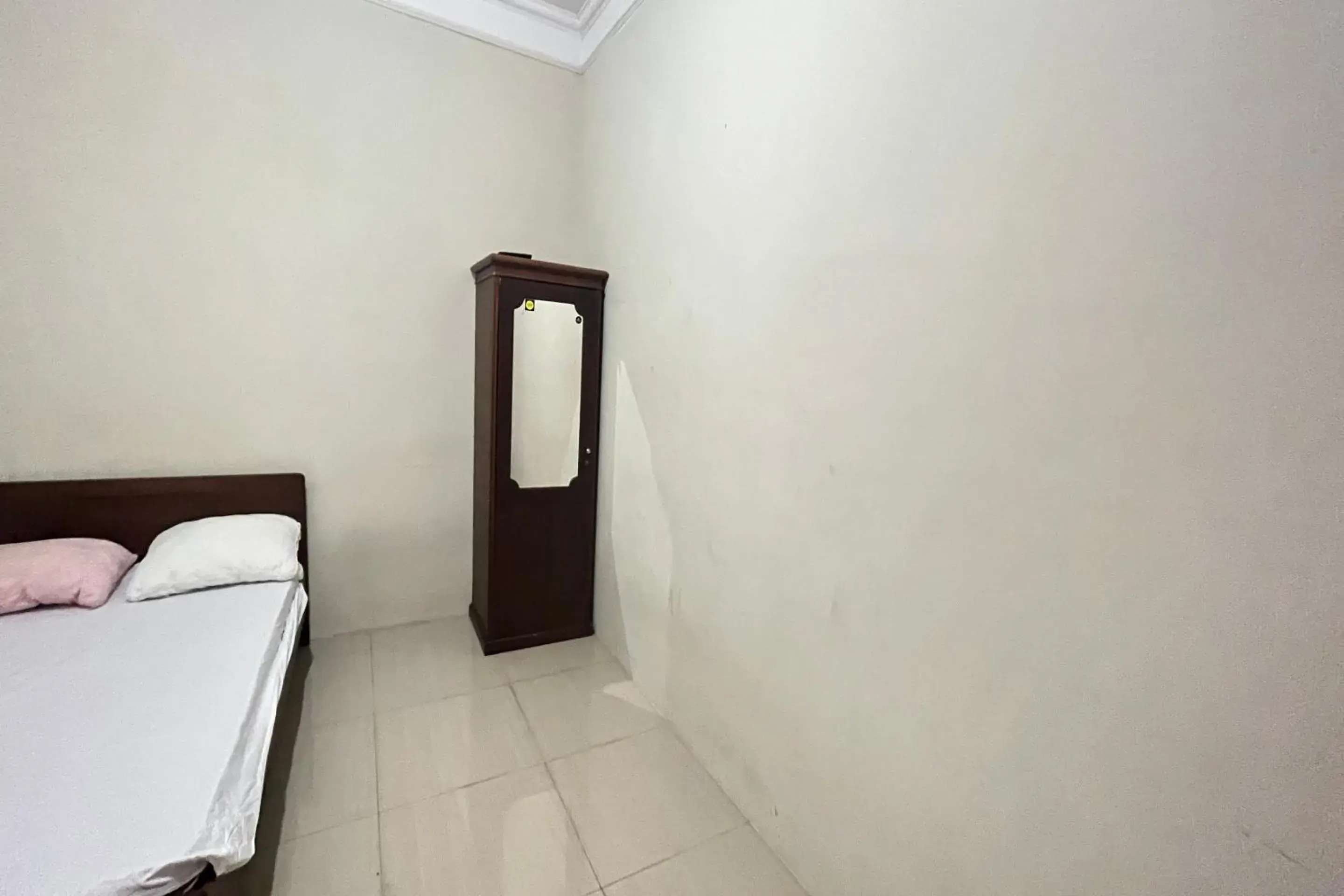 Standard Double Room in Hotel O Penginapan Laras PaminggirNearPesona Alam Seafood Pink Mira Standard Double Room in Hotel O Penginapan Laras PaminggirNearPesona Alam Seafood Pink Mira