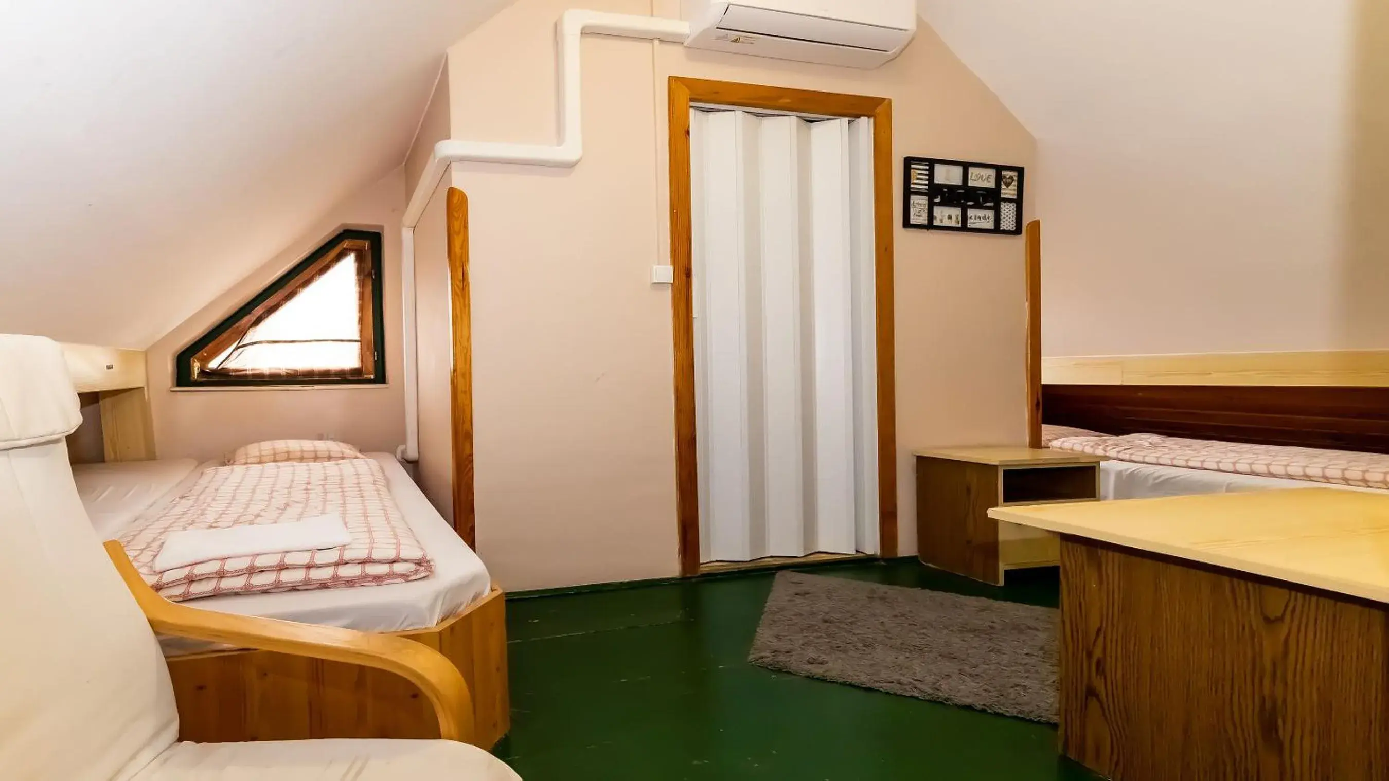 Economy Twin Room in Csillagtúra Panzió Economy Twin Room in Csillagtúra Panzió