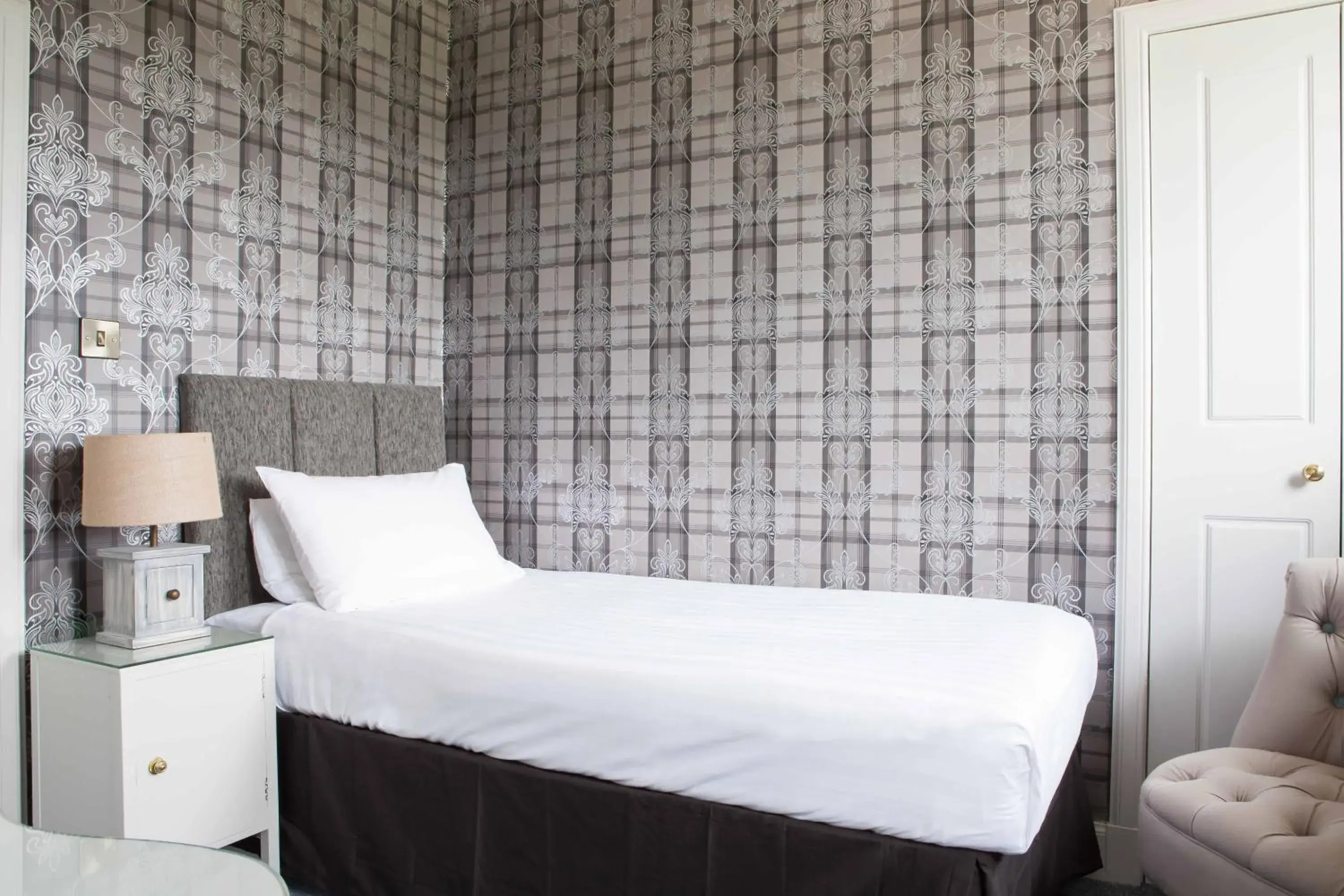 Classic Single Room - Non-Smoking in Braid Hills Hotel Classic Single Room - Non-Smoking in Braid Hills Hotel